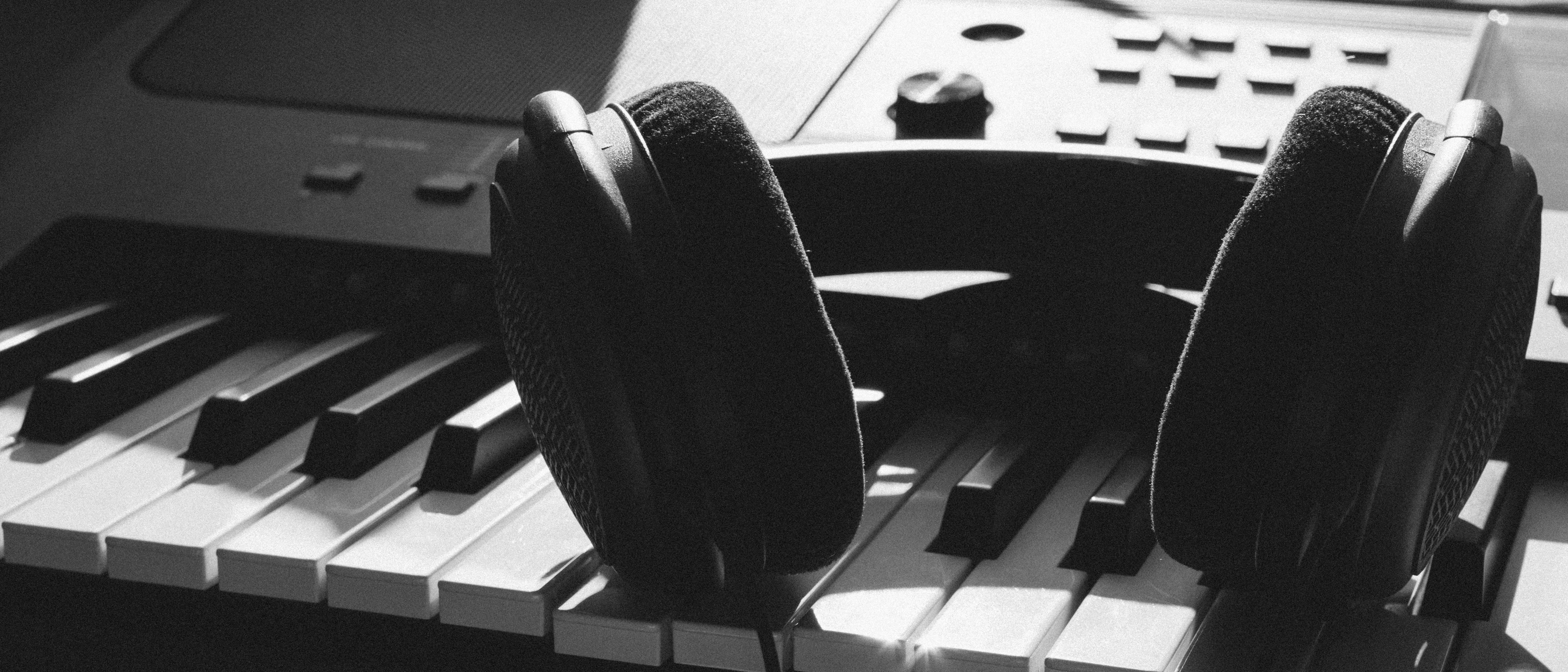 black, no people, black-and-white, headphones, light, chair, sound, pattern, 5K, classic, musical instrument, indoors, leisure, representation, still life, HD Wallpaper