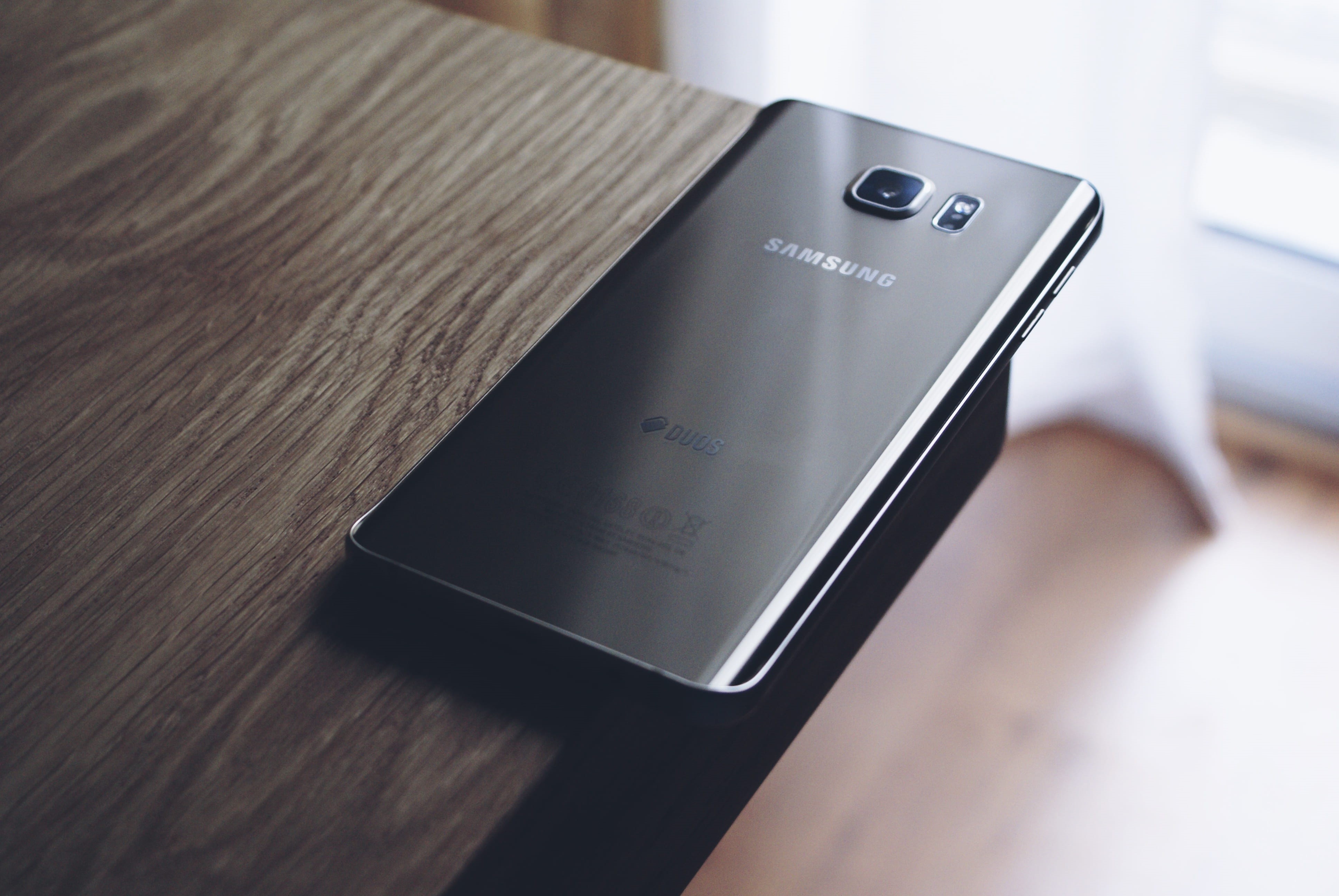 technology, text messaging, portability, text, wireless technology, portable information device, day, smartphone, selective focus, mobile phone, samsung edge, HD Wallpaper