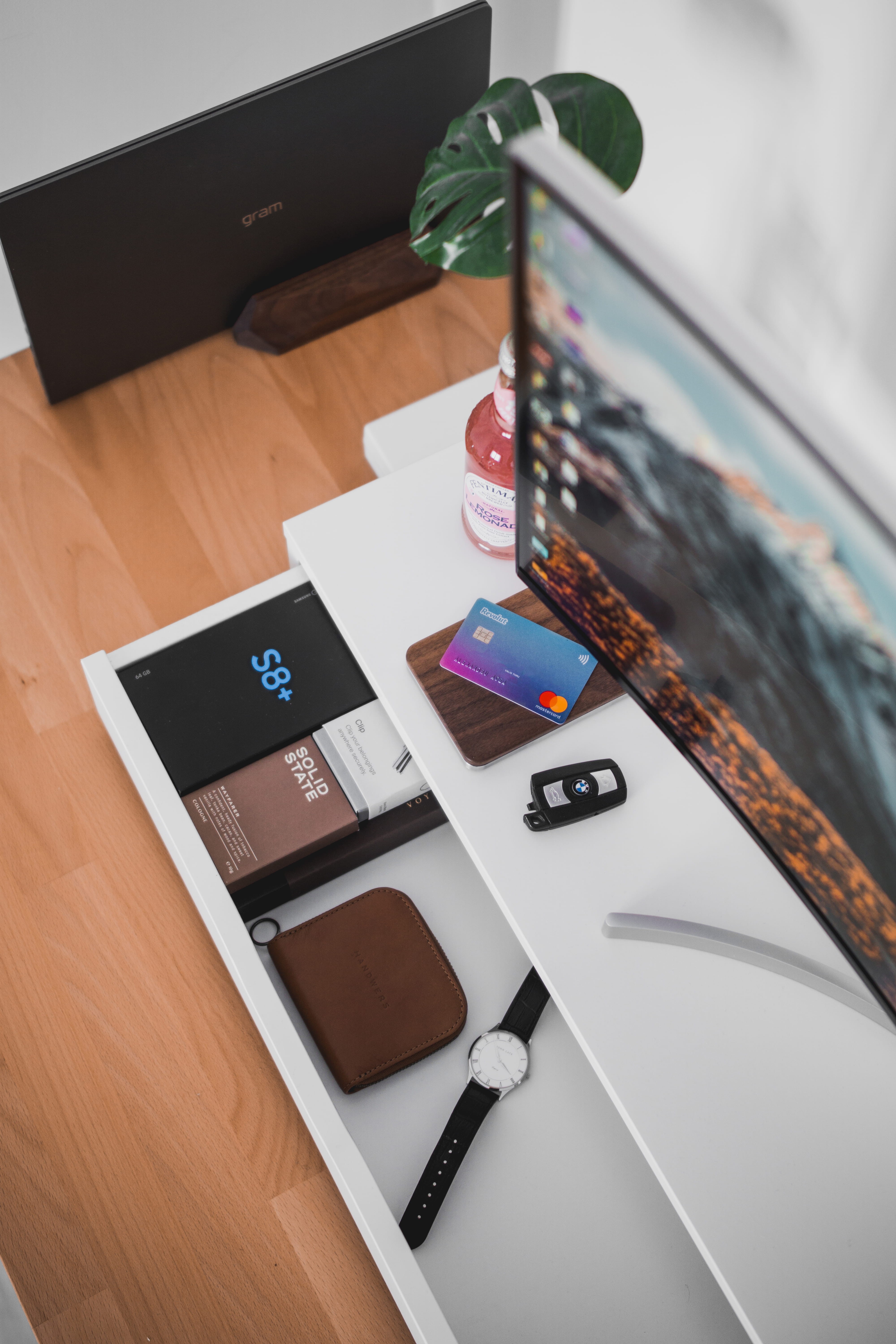 5K, wood - material, pen, ikea, furniture, flooring, communication, desk, high angle view, setup, paper, work space, make-up, table, simple, ultrawide, Phone HD Wallpaper
