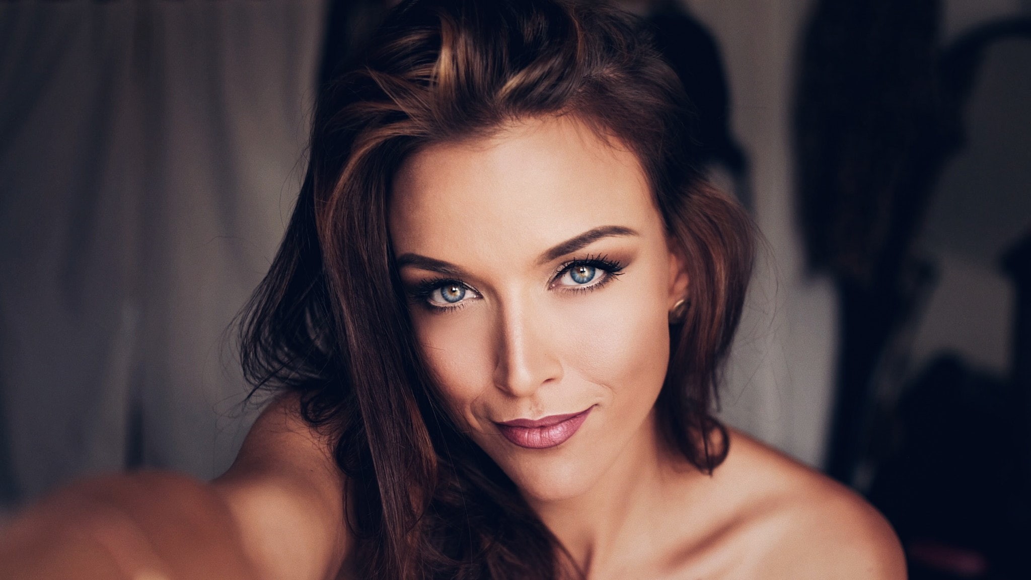 young women, fashion, face, headshot, long hair, brown hair, one person, women, beautiful people, 1080P, beauty, indoors, beautiful woman, body part, semi-dress, HD Wallpaper