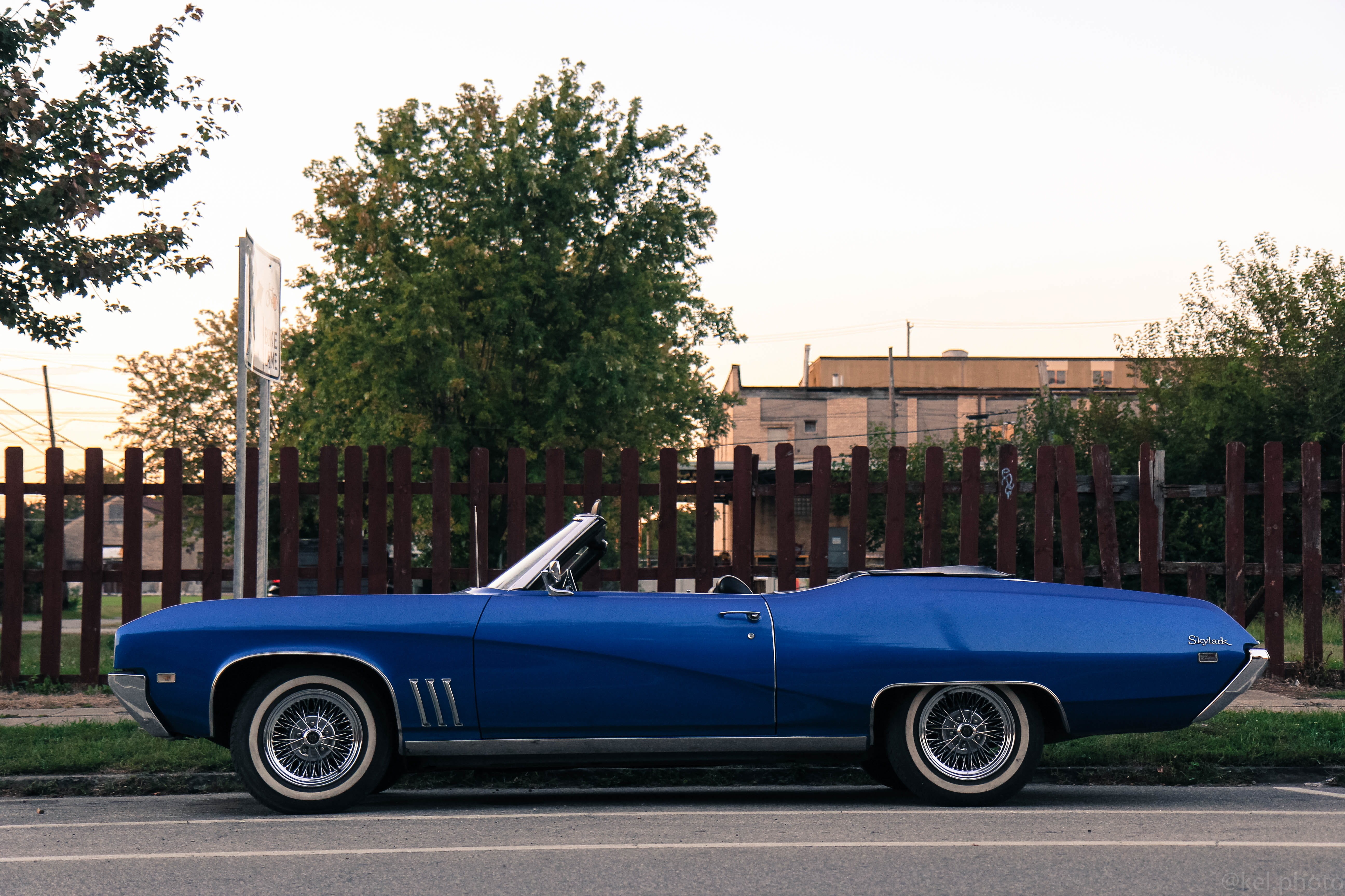 trees, on road, blue, building exterior, automobile, cuba, day, retro Styled, mode of Transport, road, fence, tree, land Vehicle, mode of transportation, HD Wallpaper
