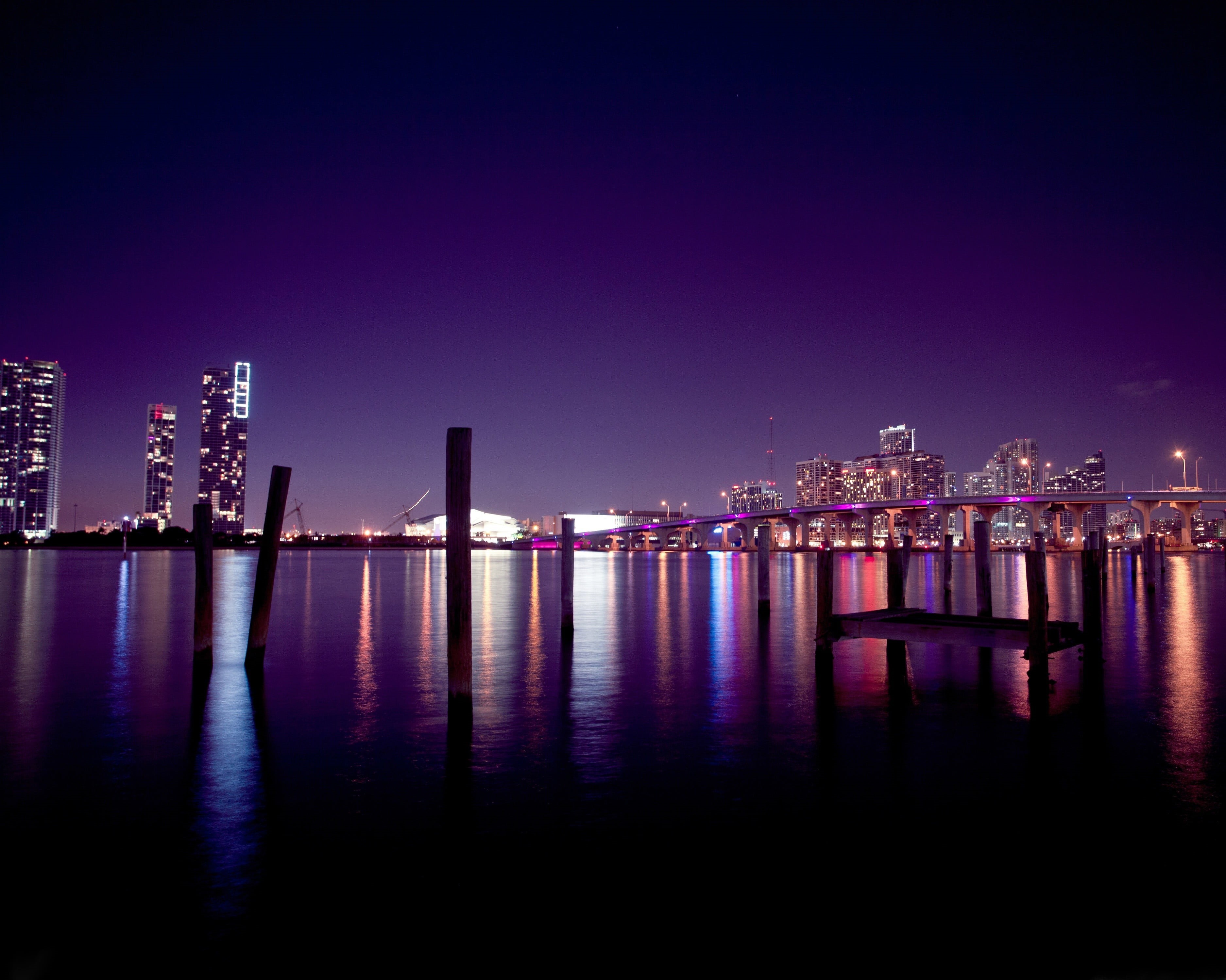 water, 2K, building exterior, dock, skyscraper, office building exterior, urban skyline, Miami, building, sky, purple, nightlife, outdoors, silhouette, HD Wallpaper