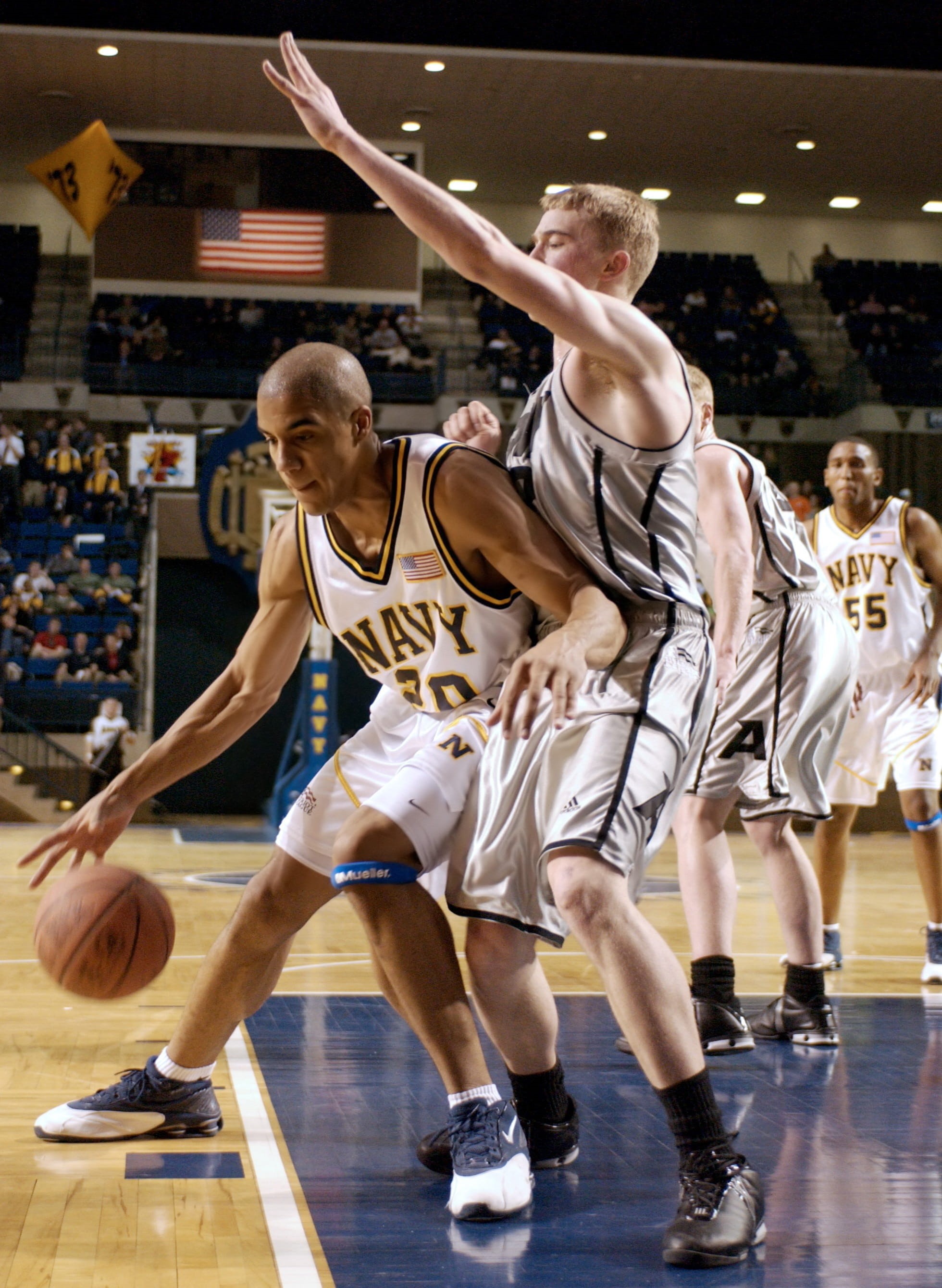 full length, hoop, defense, people, close, teams, sports Clothing, indoors, men, playing, basketball Player, males, group Of People, Game, lifestyles, play, Phone HD Wallpaper