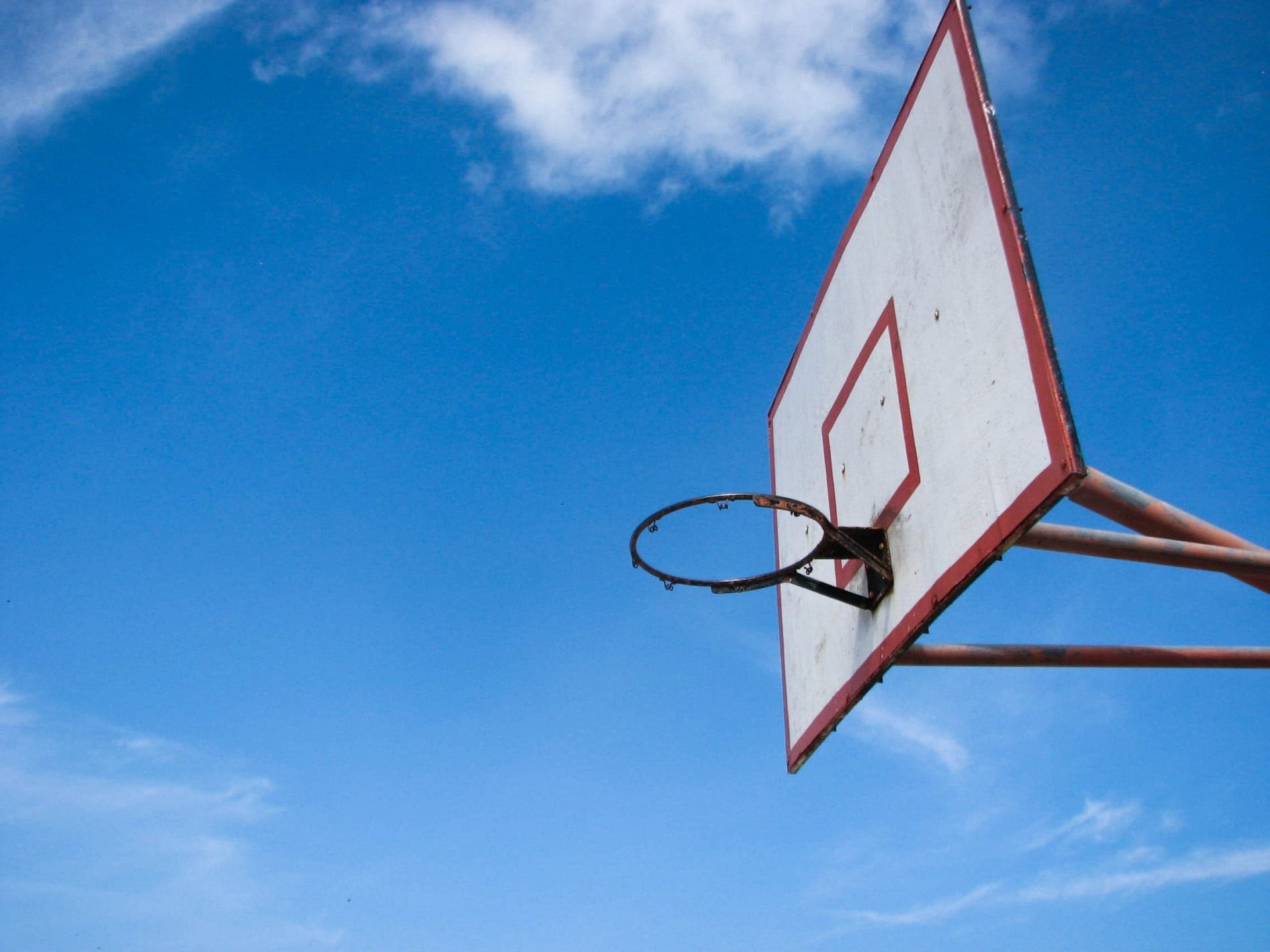 relaxation, shallow, sky, basketball, activity, cloud - sky, court, play, focus, no people, score, equipment, low angle view, game, basketball hoop, exercise, HD Wallpaper