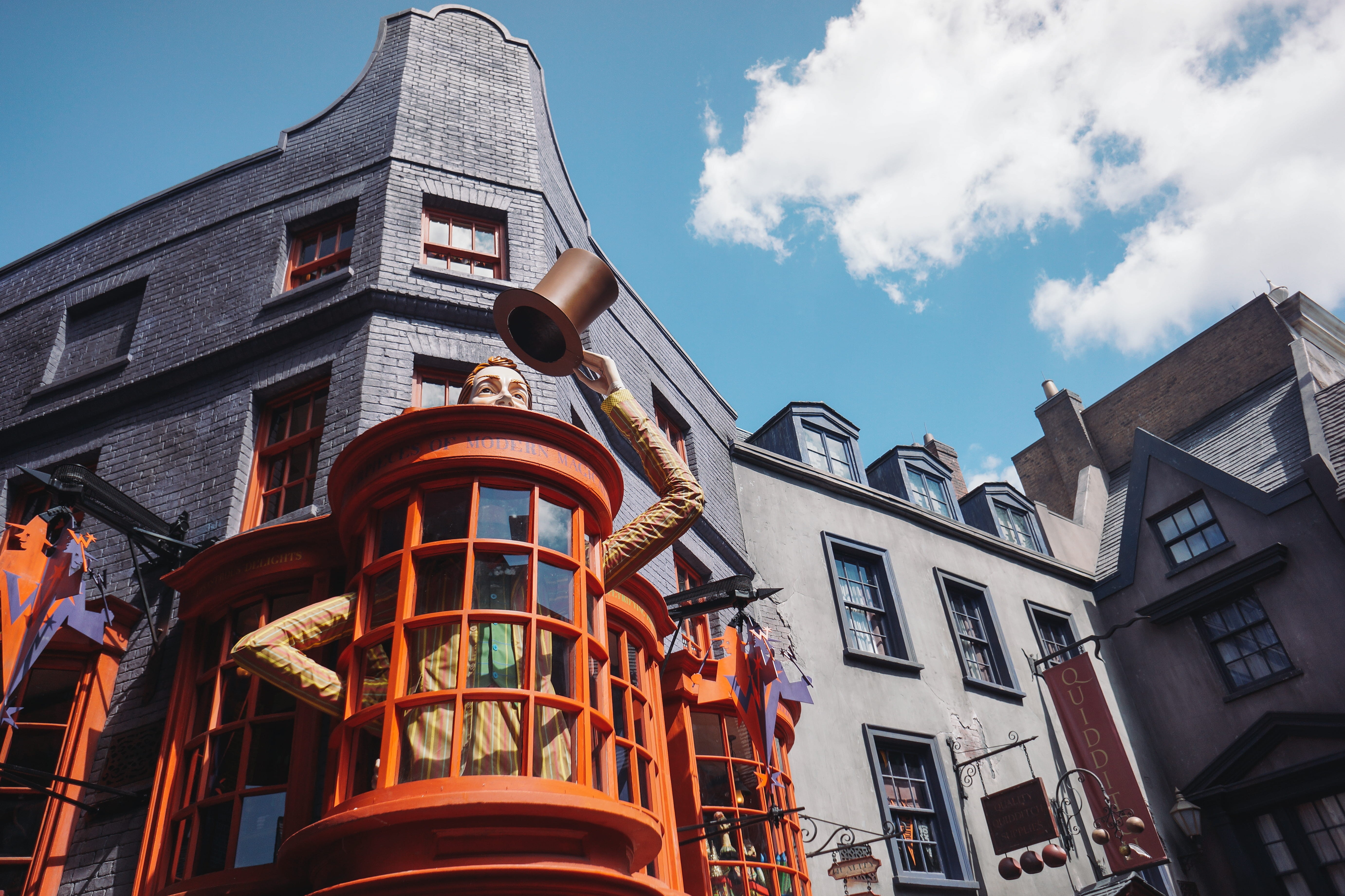 weasleys wizard wheezes, architecture, united states, apartment, harry potter, lighting equipment, residential district, street, magic, low angle view, HD Wallpaper