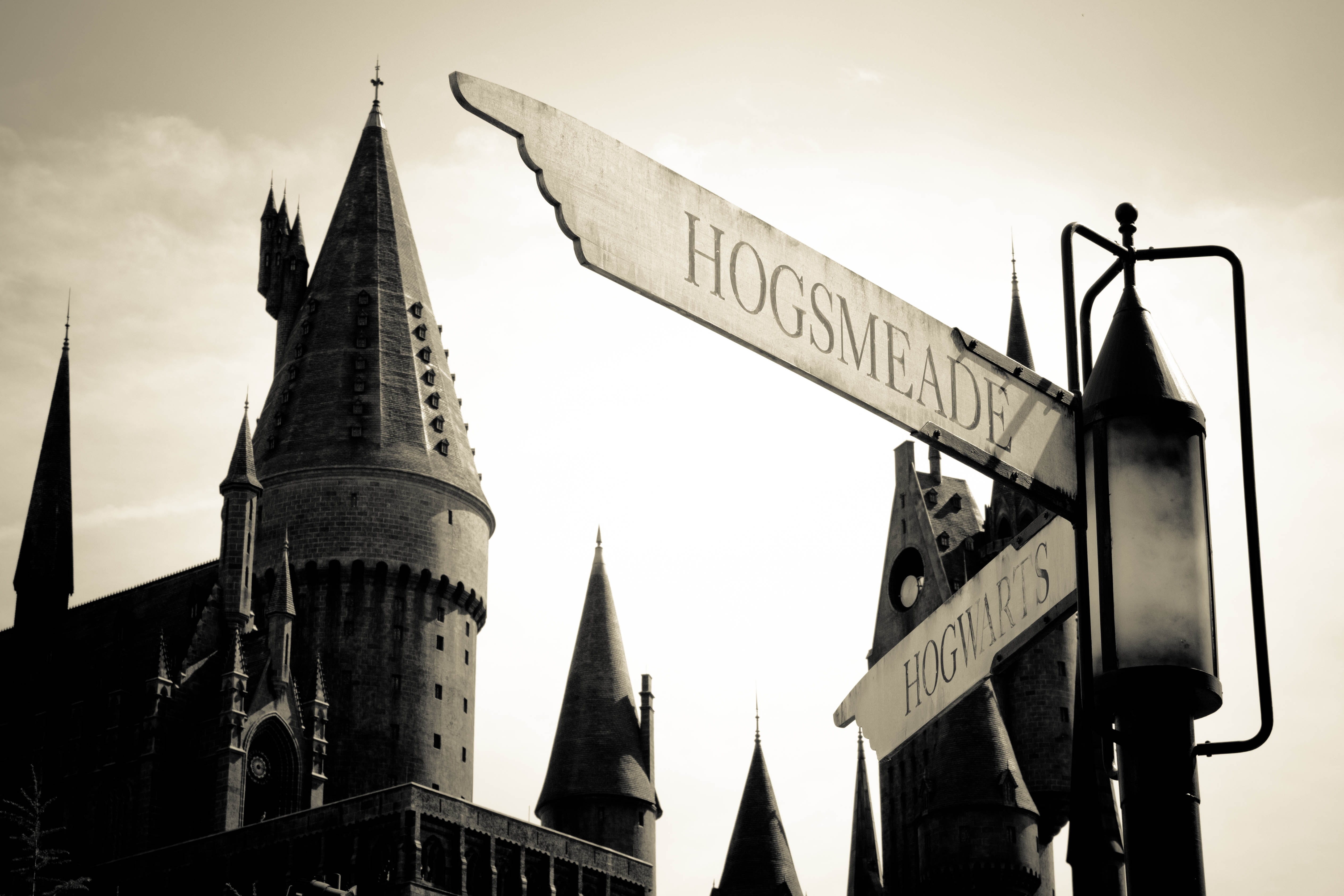 place of worship, text, universal city, united states, built structure, architecture, low angle view, belief, spire, the wizarding world of harry potter, HD Wallpaper