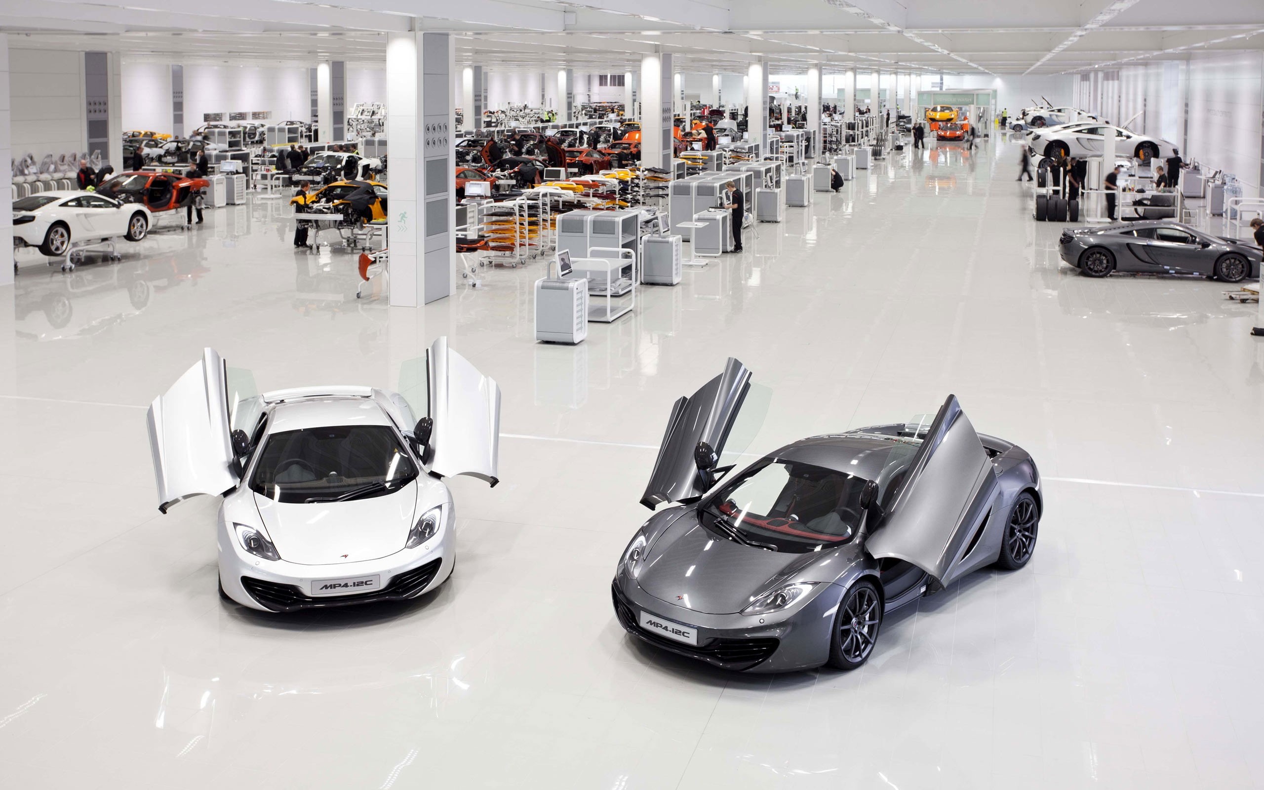 land vehicle, luxury, architecture, luggage, incidental people, transportation, in a row, real people, McLaren Technology Centre, white color, motion, motor vehicle, HD Wallpaper