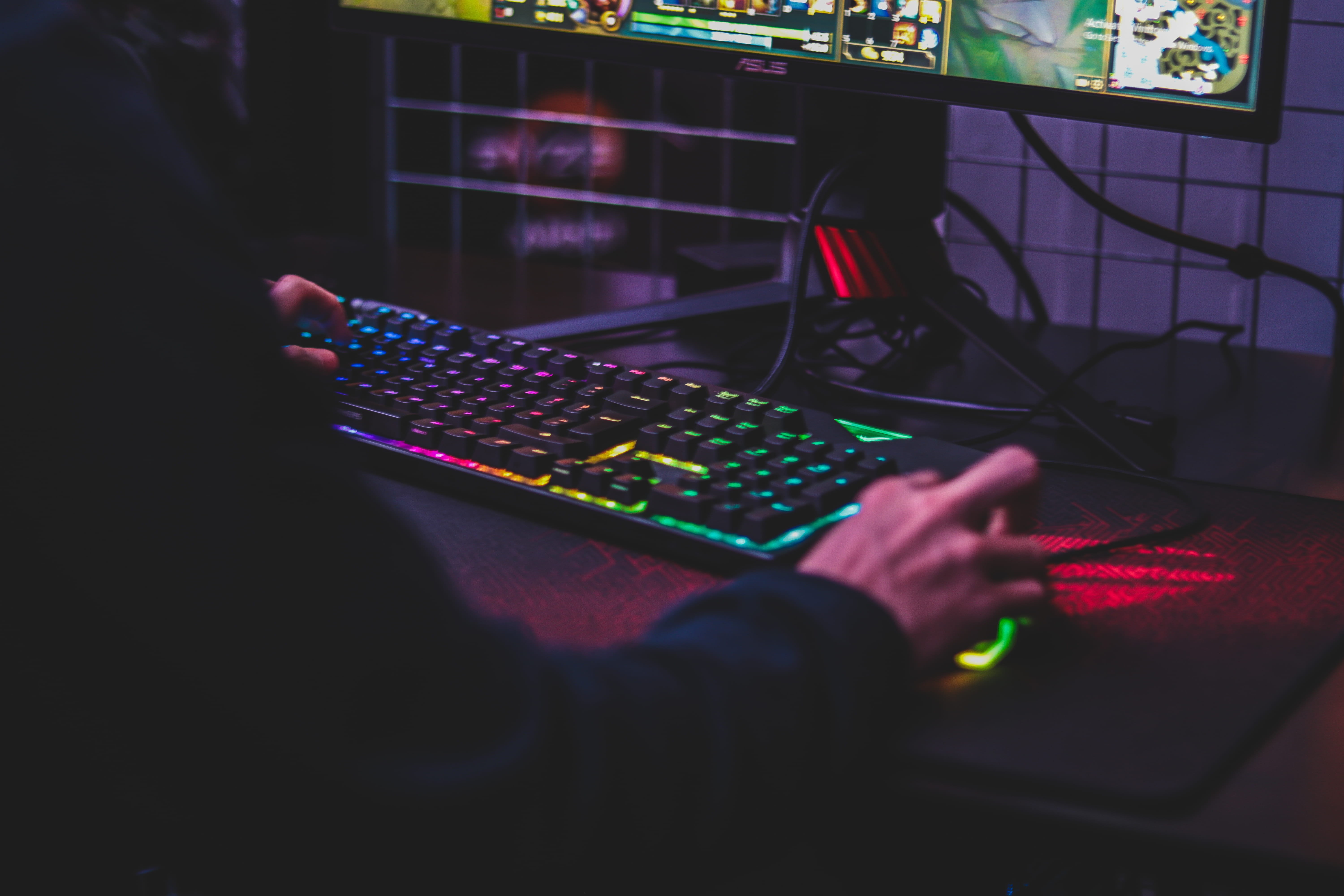 lifestyles, men, close-up, electronics, keyboard, arcade game machine, complexity, leisure activity, led, sound mixer, desktop, hand, human, photography, HD Wallpaper