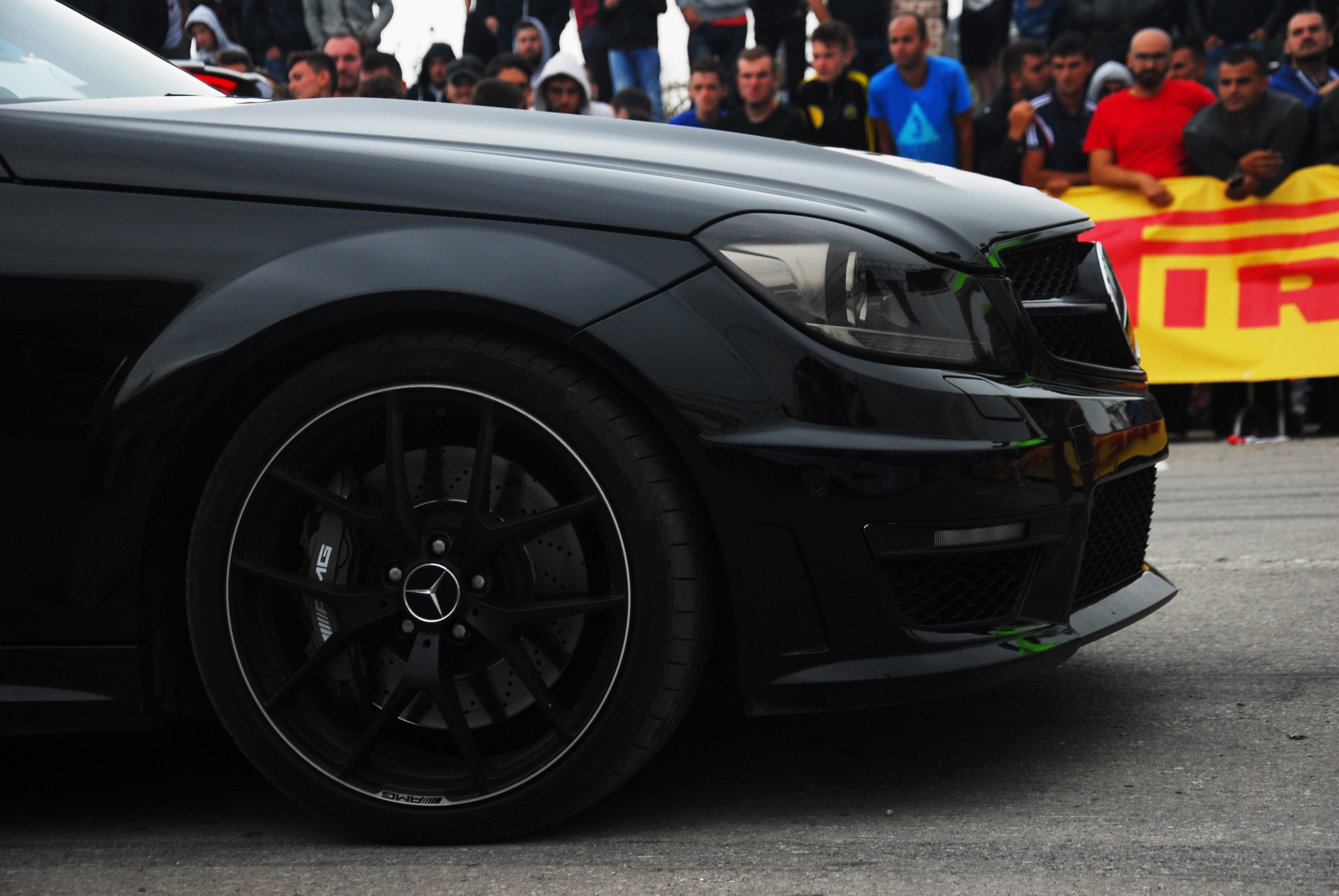 4K, people, auto, speed, group, sport, mercedes, rims, road, motor vehicle, day, government, asphalt, city, crowd, wheel, vehicles, luxury, street, mode of transportation, HD Wallpaper