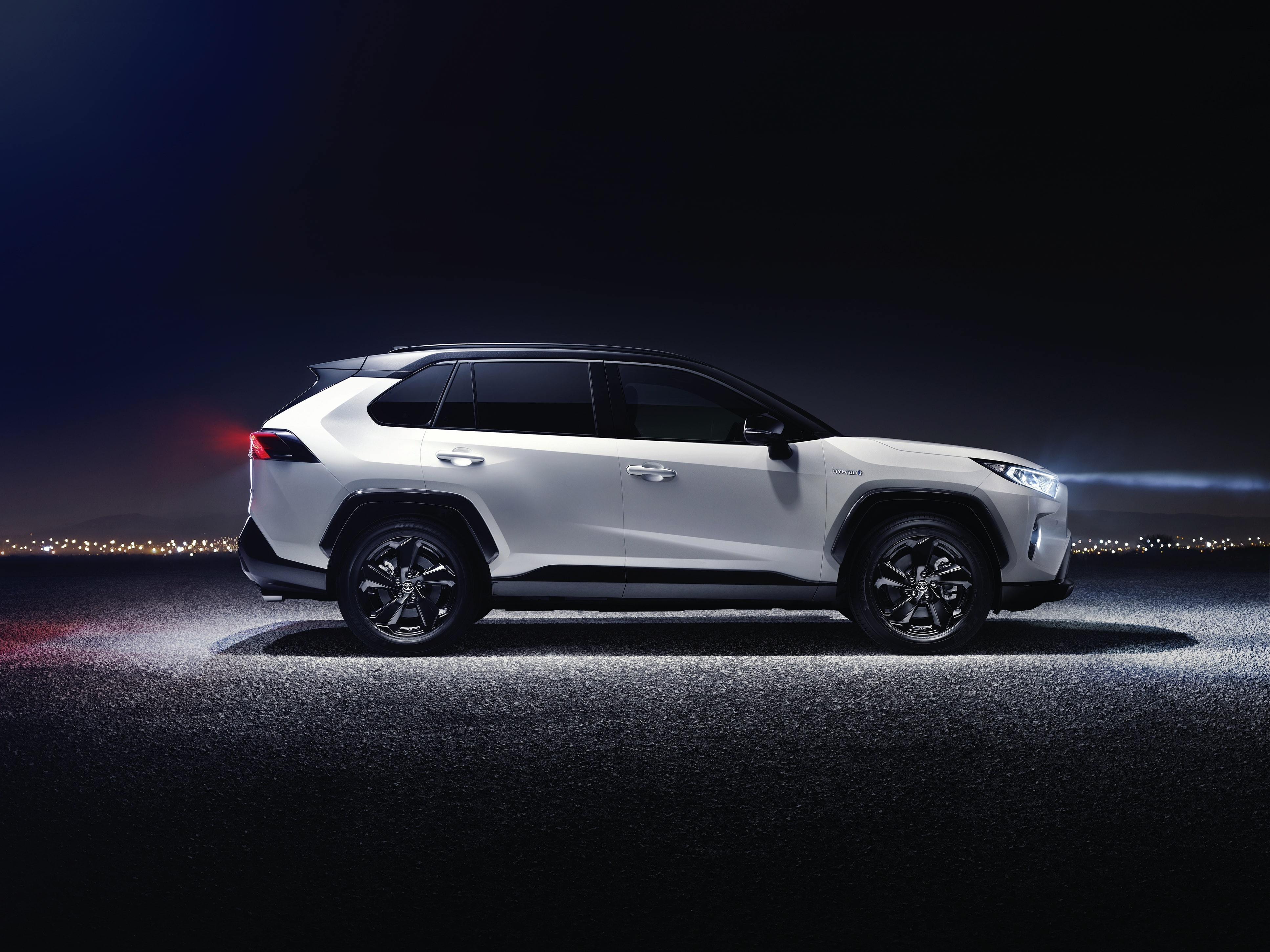 toyota, copy space, hybrid, illuminated, motor vehicle, luxury, no people, worldwide, car accident, car, crash, 4K, city, rav4, mode of transportation, HD Wallpaper