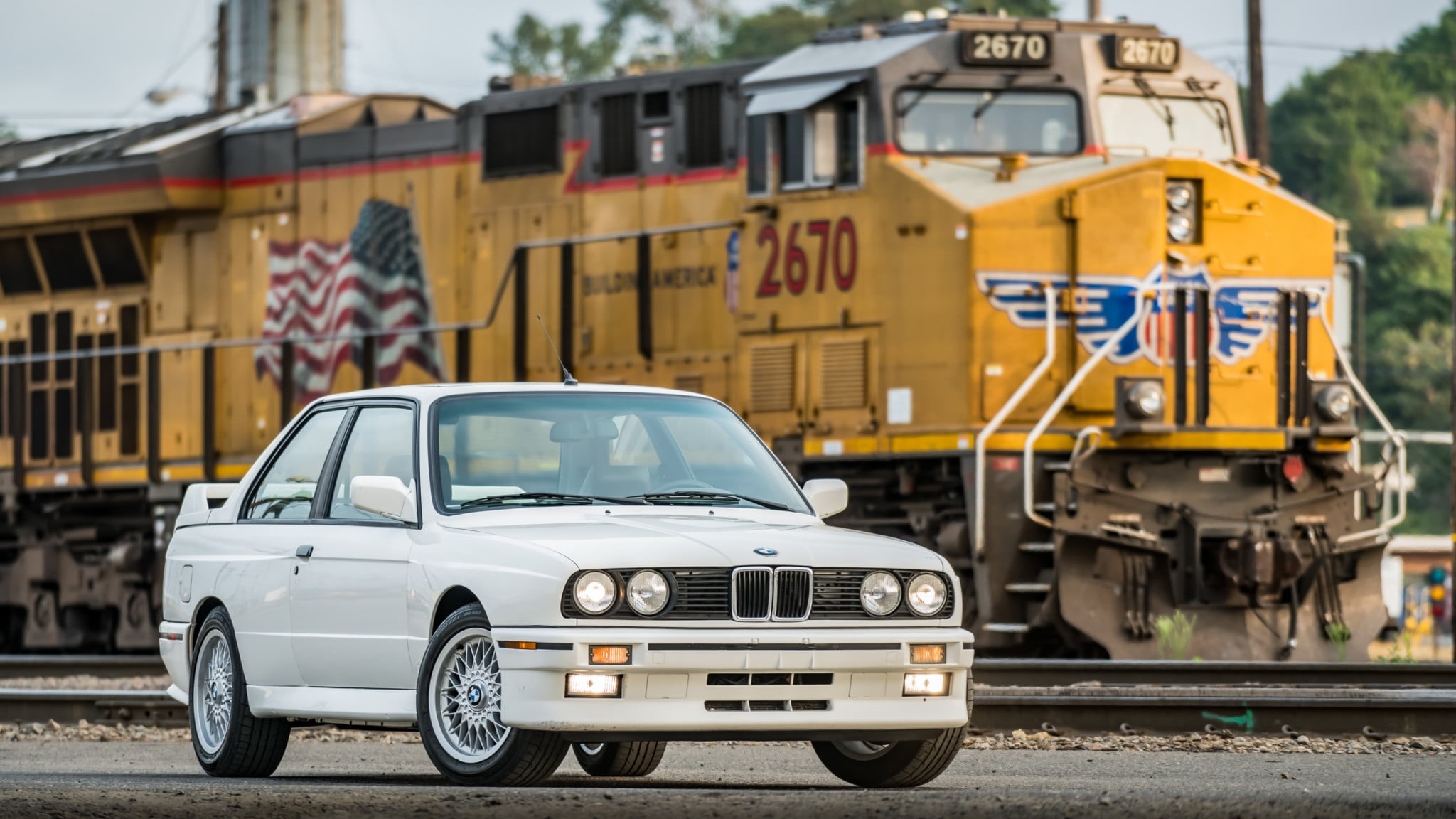 road, built structure, Luxury, public transportation, 1080P, focus on foreground, Car, transportation, land vehicle, street, city, BMW, Old-Timer, motor vehicle, HD Wallpaper