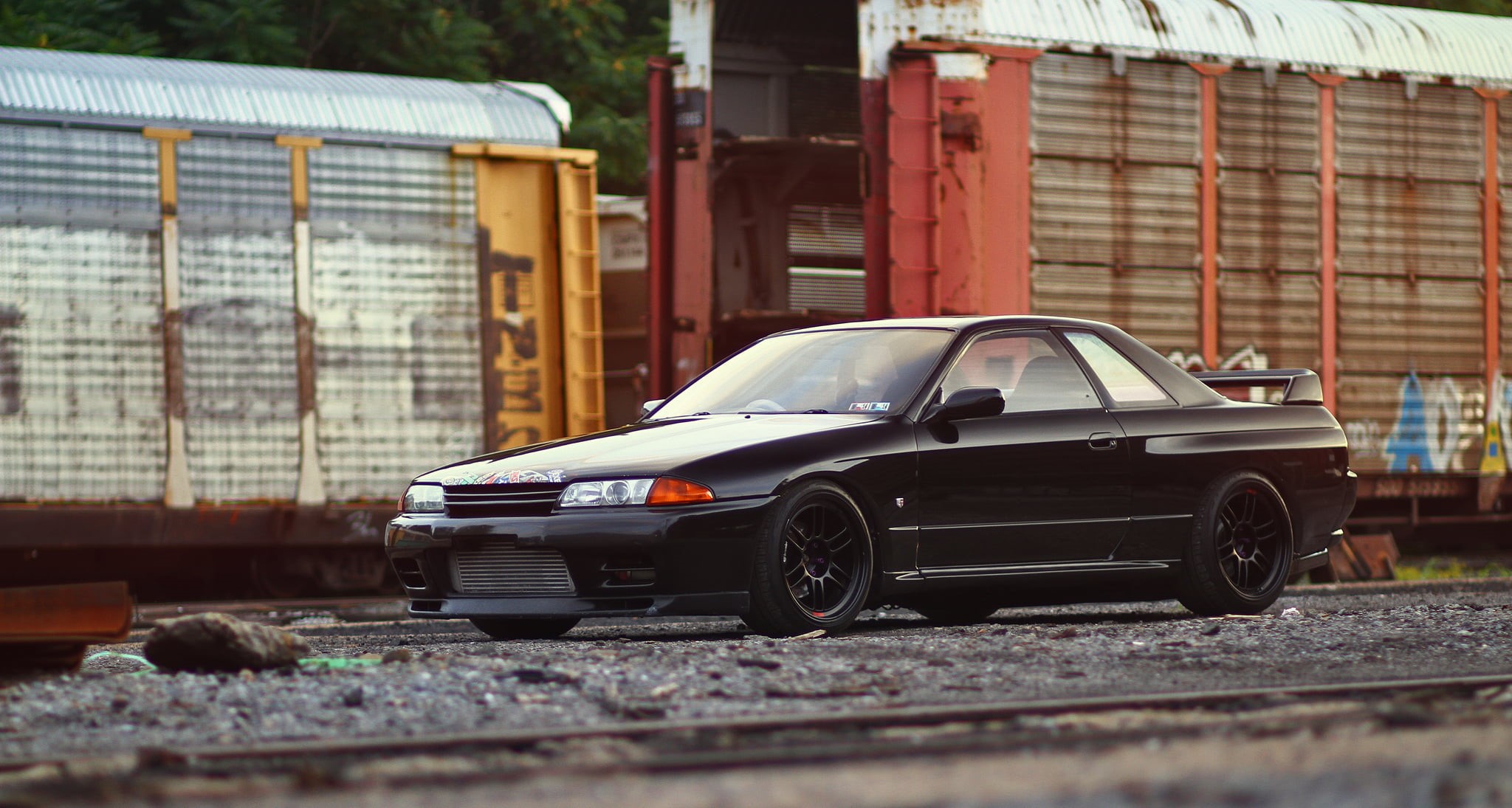 black cars, Nissan Skyline R32, tuning, railway, Nissan, car, vehicle, skyline gtr, 1080P, sports car, Japanese cars, train, Nissan skyline GT-R R32, Nissan Skyline, HD Wallpaper