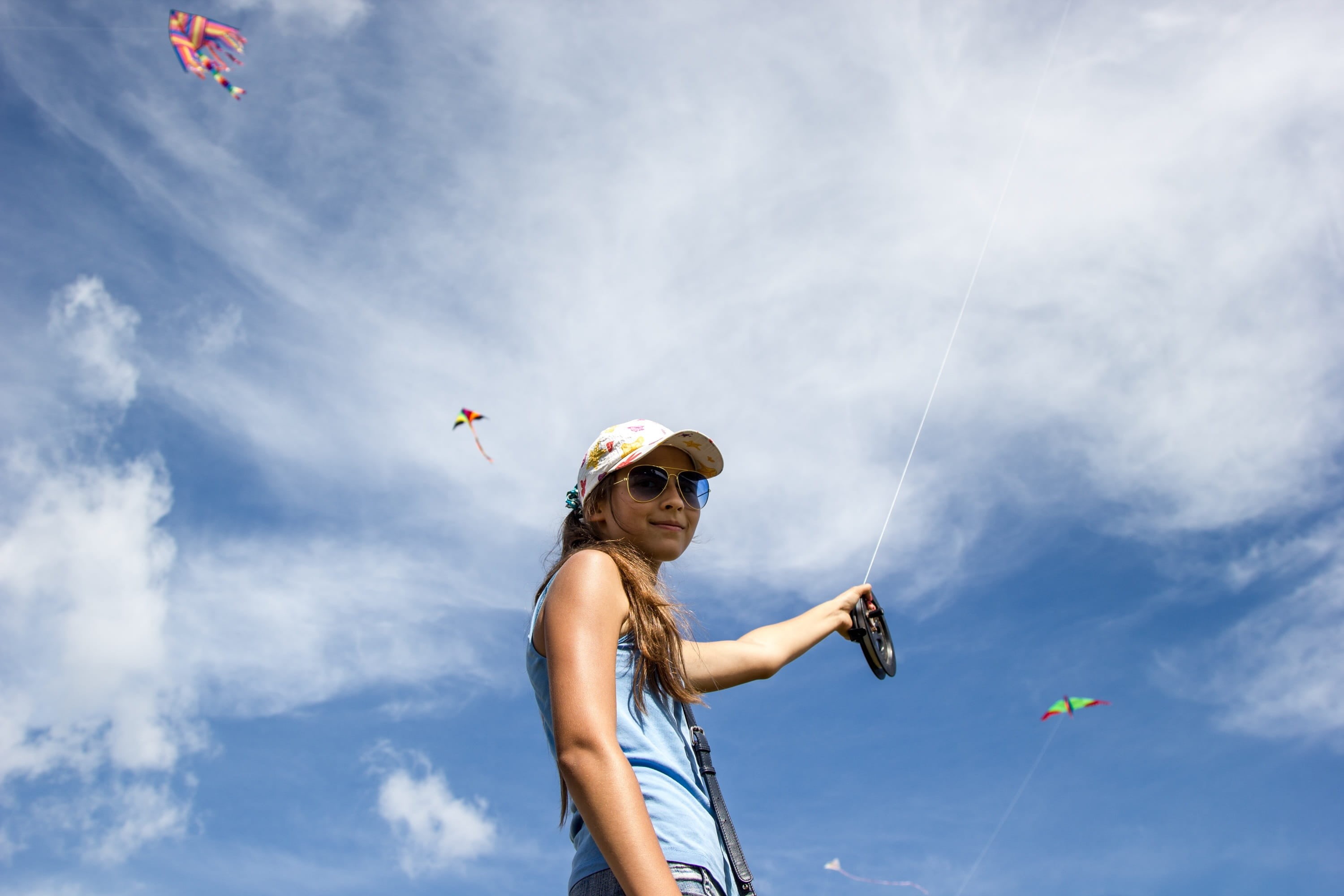 young women, blue, woman, only women, active, day, 2K, holding, kite, one young woman only, nature, kite - toy, sunny, young adult, adult, happiness, kids, HD Wallpaper