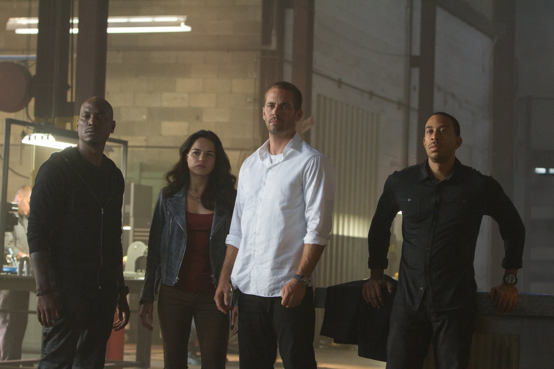 Paul Walker, young women, three quarter length, indoors, hands in pockets, Letty Ortiz, women, Michelle Rodriguez, casual clothing, architecture, portrait, HD Wallpaper