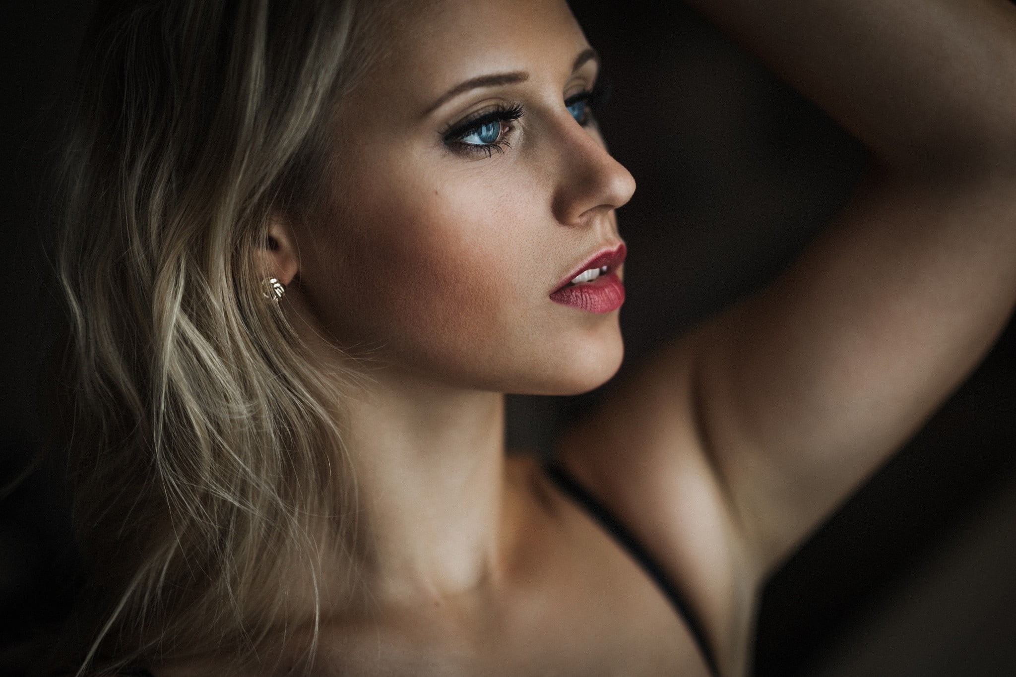adult, 1080P, fashion, beautiful woman, black background, close-up, hair, armpits, portrait, young adult, looking away, hairstyle, human face, beautiful people, HD Wallpaper