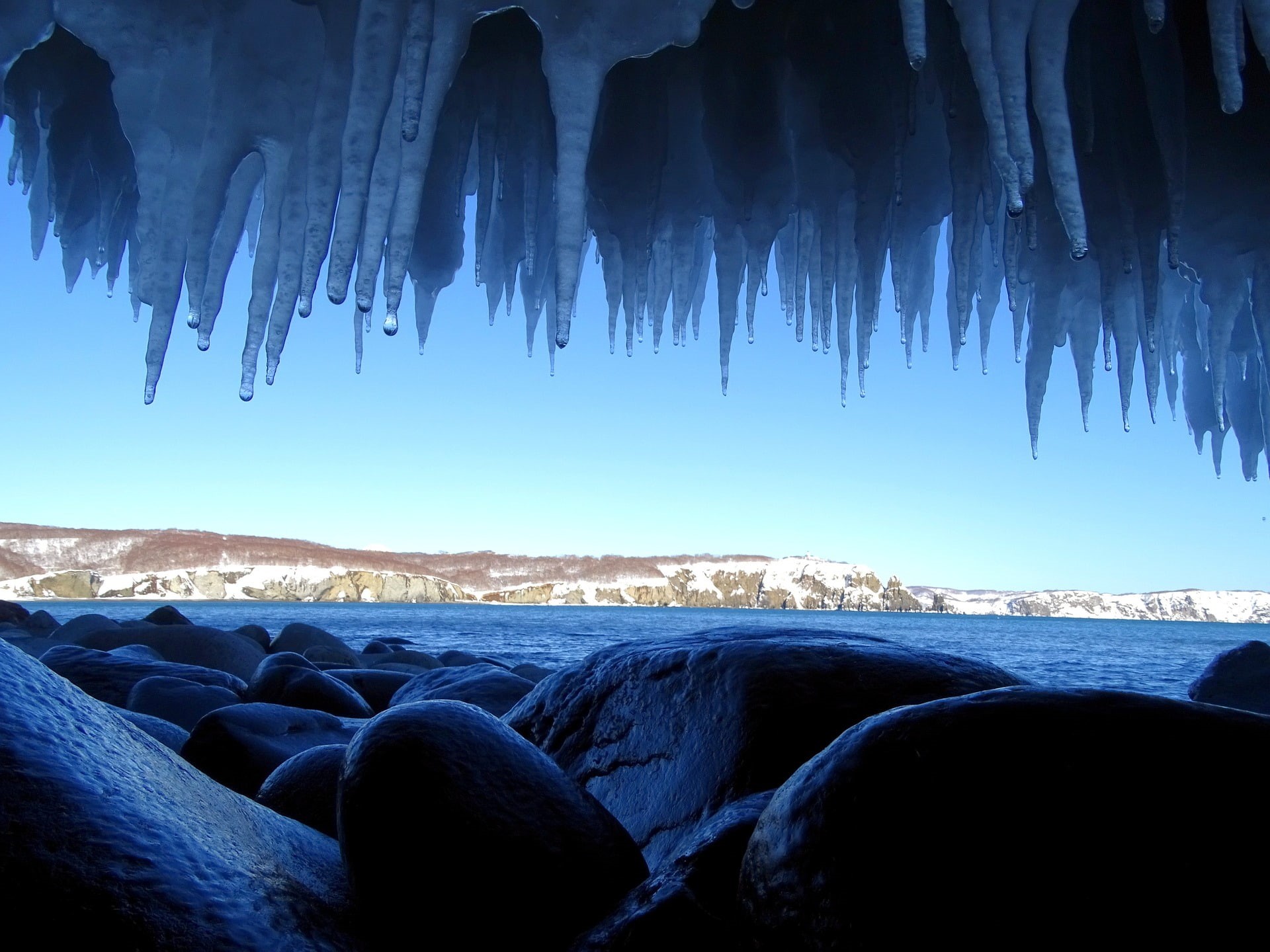rock - object, beach, blue, 1080P, solid, tranquility, cliff, no people, outdoors, day, landscape, ice, idyllic, stones, land, icicle, non-urban scene, HD Wallpaper