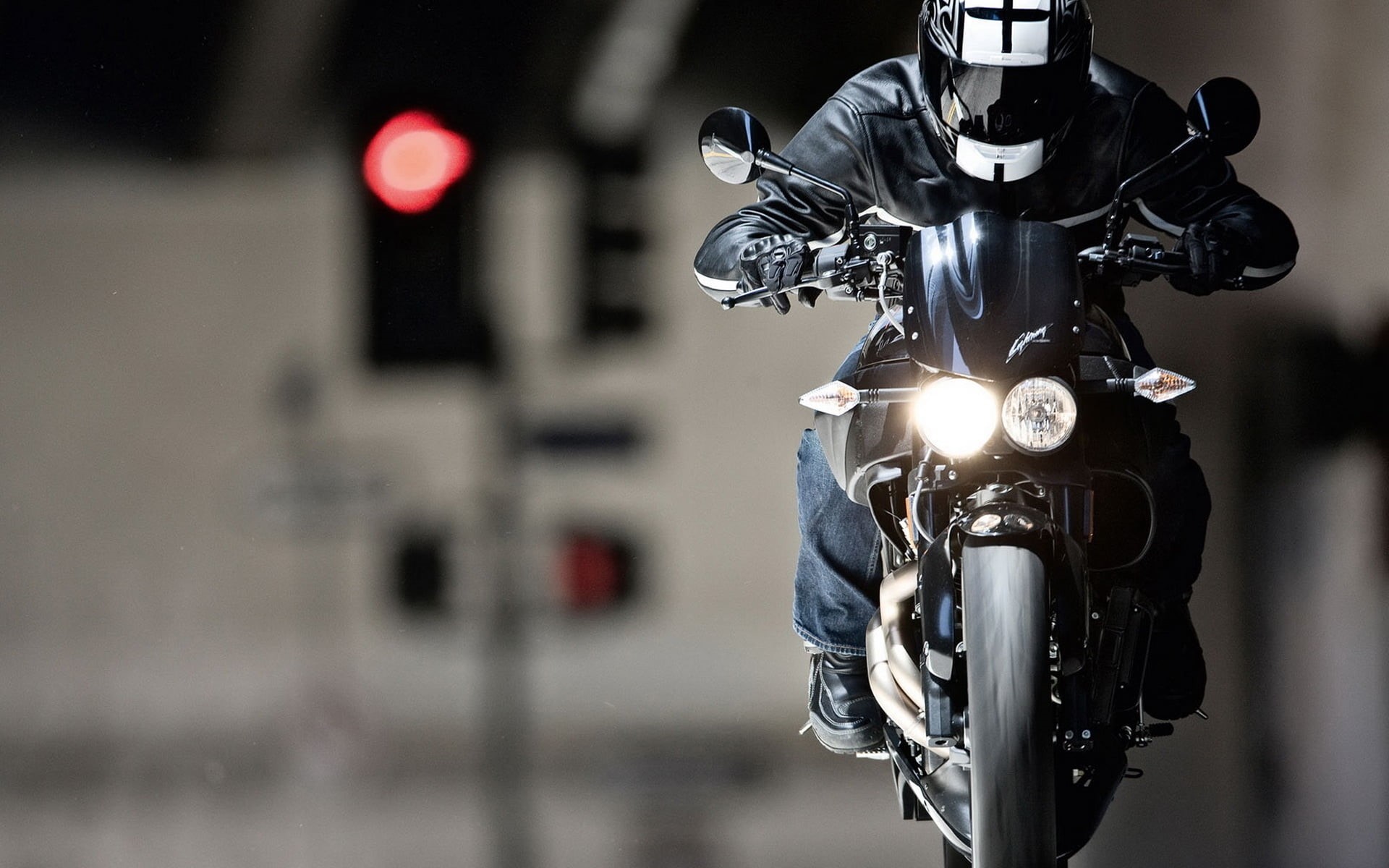 city, motorcycle, robot, military, helmet, wheel, protection, hanging, black, futuristic, land vehicle, no People, focus on foreground, technology, mode of transportation, HD Wallpaper