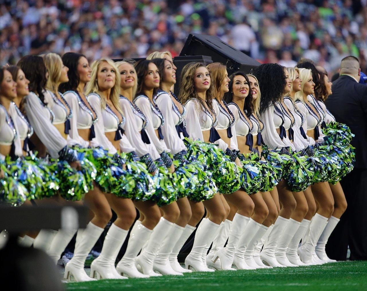 real people, leader, women, uniform, girls, togetherness, dress, 720P, standing, adolescence, crowd, men, white, education, clothing, s, adult, NFL, in a row, HD Wallpaper