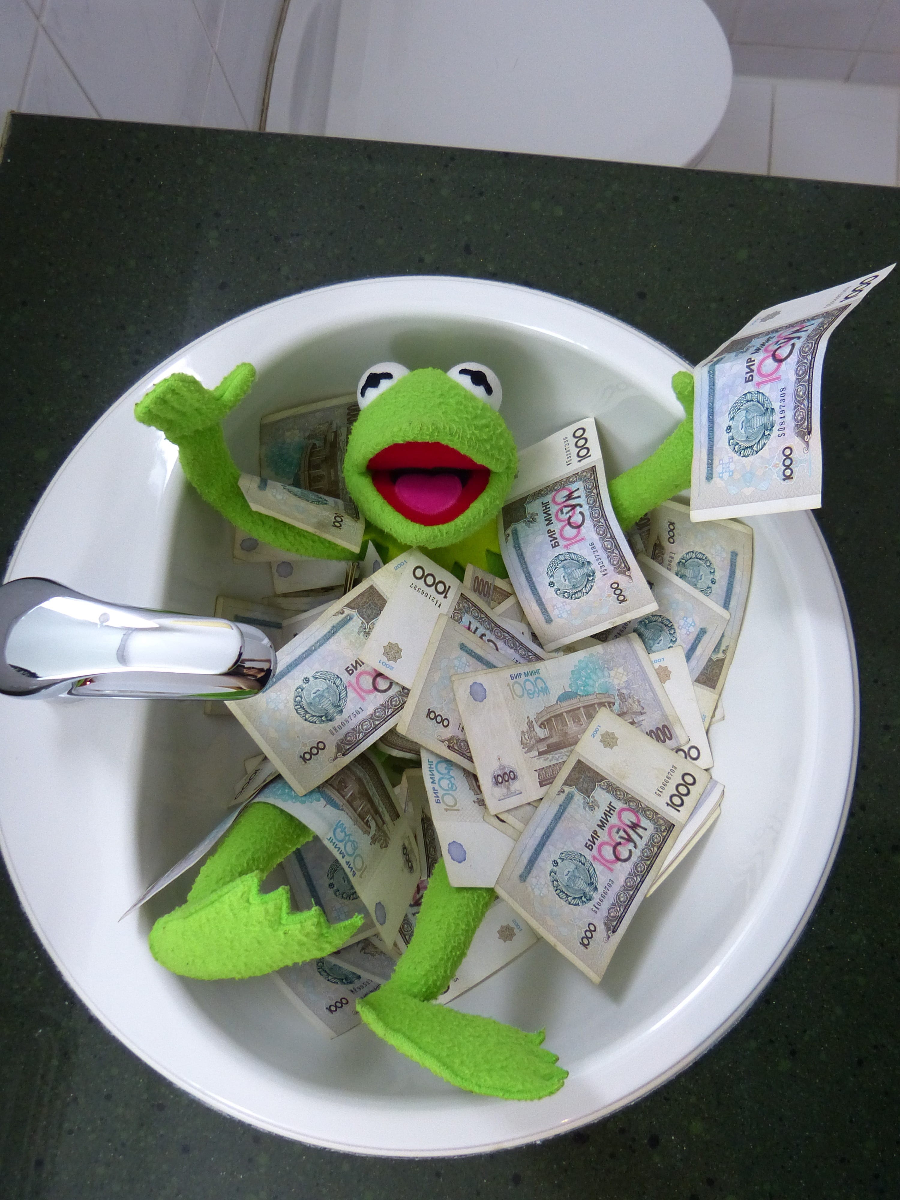 covered, look forward, wealth, human representation, close-up, 4K, no people, plate, directly above, container, money, kermit, high angle view, representation, Phone HD Wallpaper