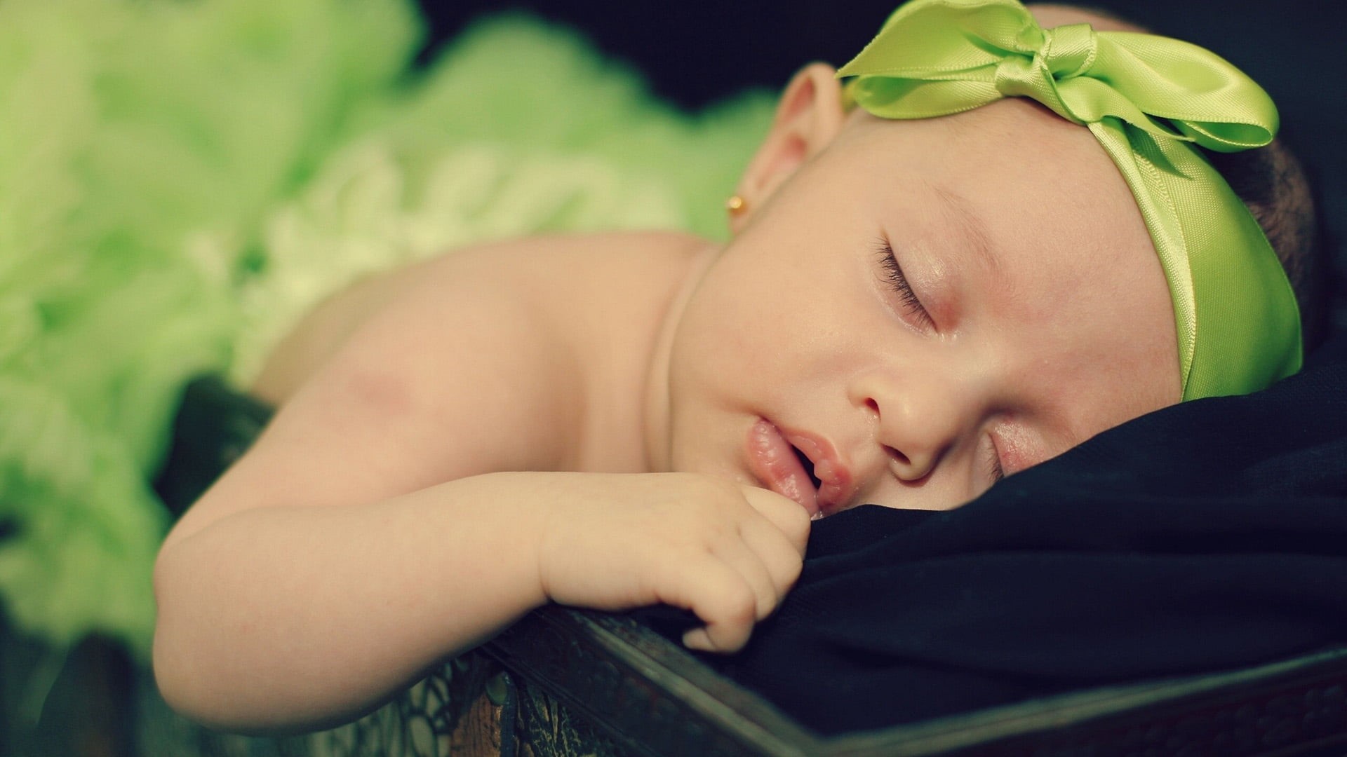 toddler, beauty, human, close-up, women, smile, sleeping, pretty, home, child, expression, caucasian, portrait, nature, hand, cute, little, family, boy, HD Wallpaper