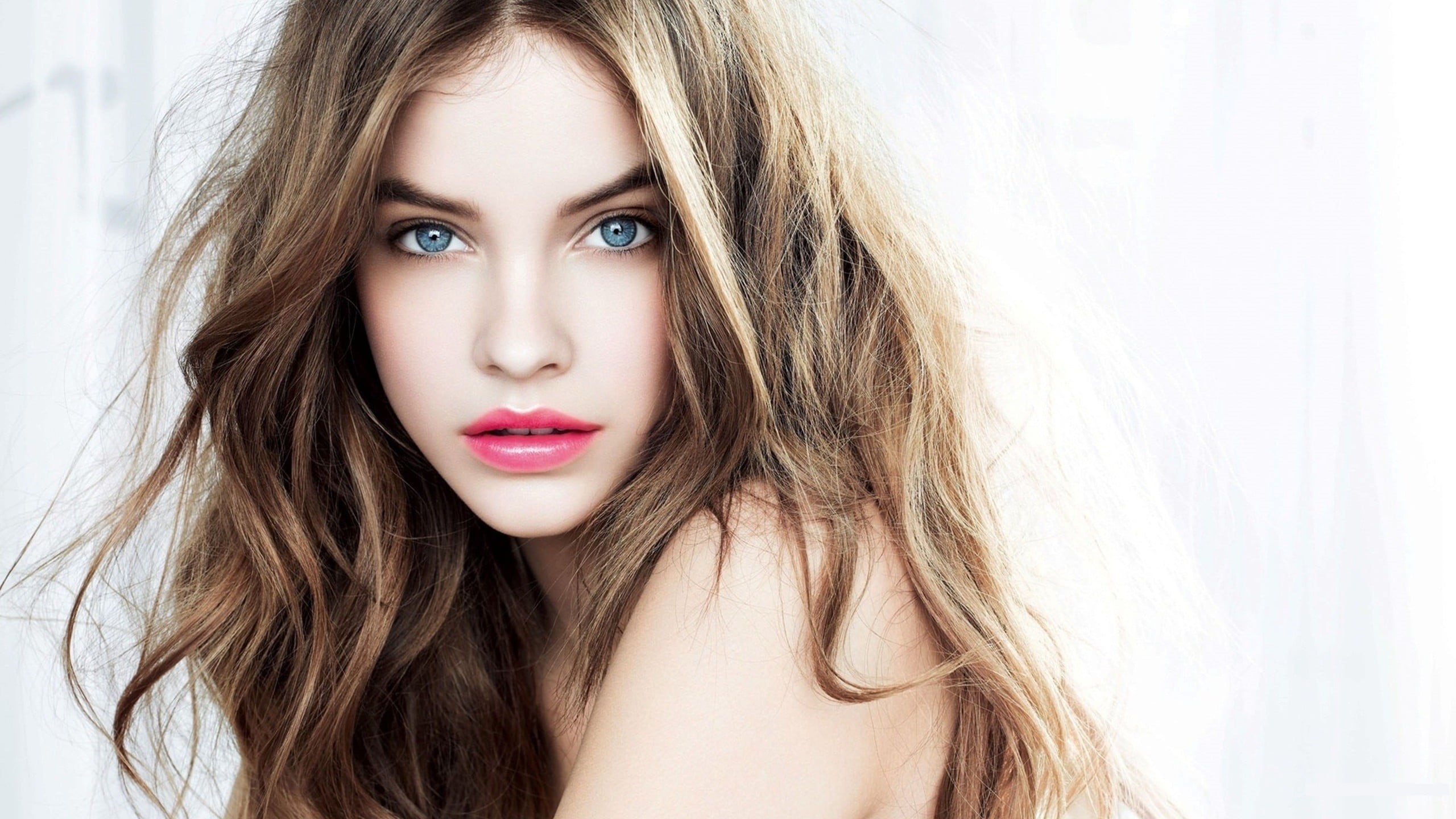 modern, adult, blonde, hairstyle, lipstick, model, glamour, beautiful woman, looking at camera, Barbara Palvin, beauty, simple background, 2K, fashion, HD Wallpaper
