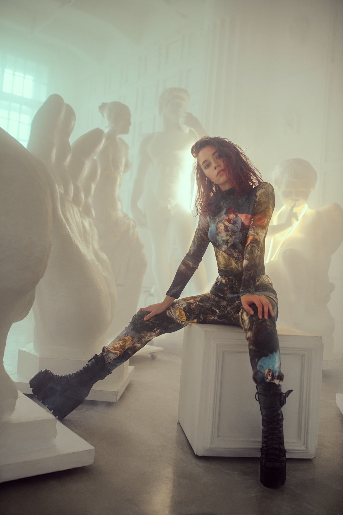 Yuriy Lyamin, looking at viewer, sculpture, boots, 720P, Ksenia Kokoreva, women, bodysuit, Phone HD Wallpaper