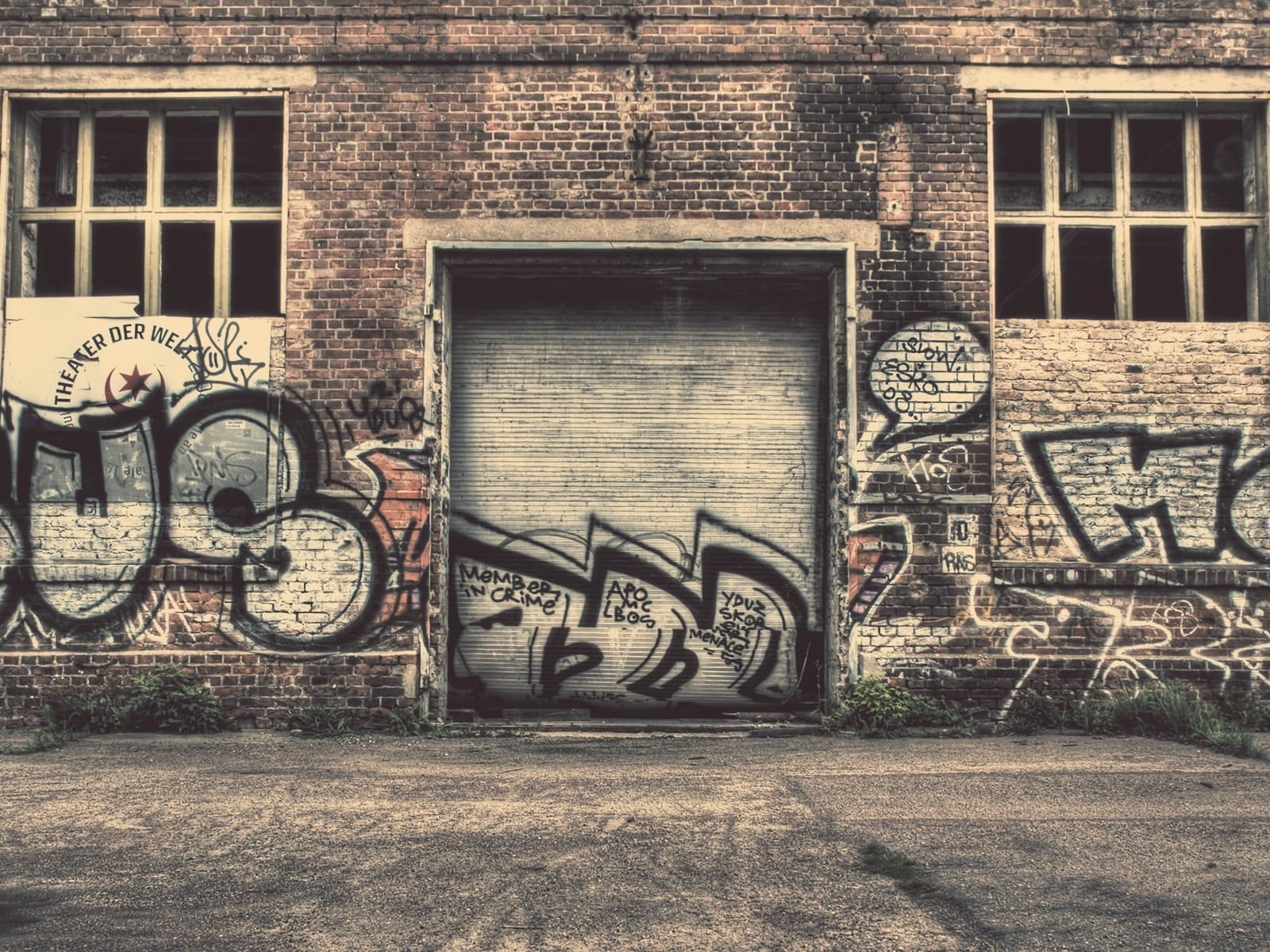 city, art and craft, shutter, transportation, wall - building feature, entrance, roller, day, 720P, text, architecture, graffiti, wall, built structure, HD Wallpaper