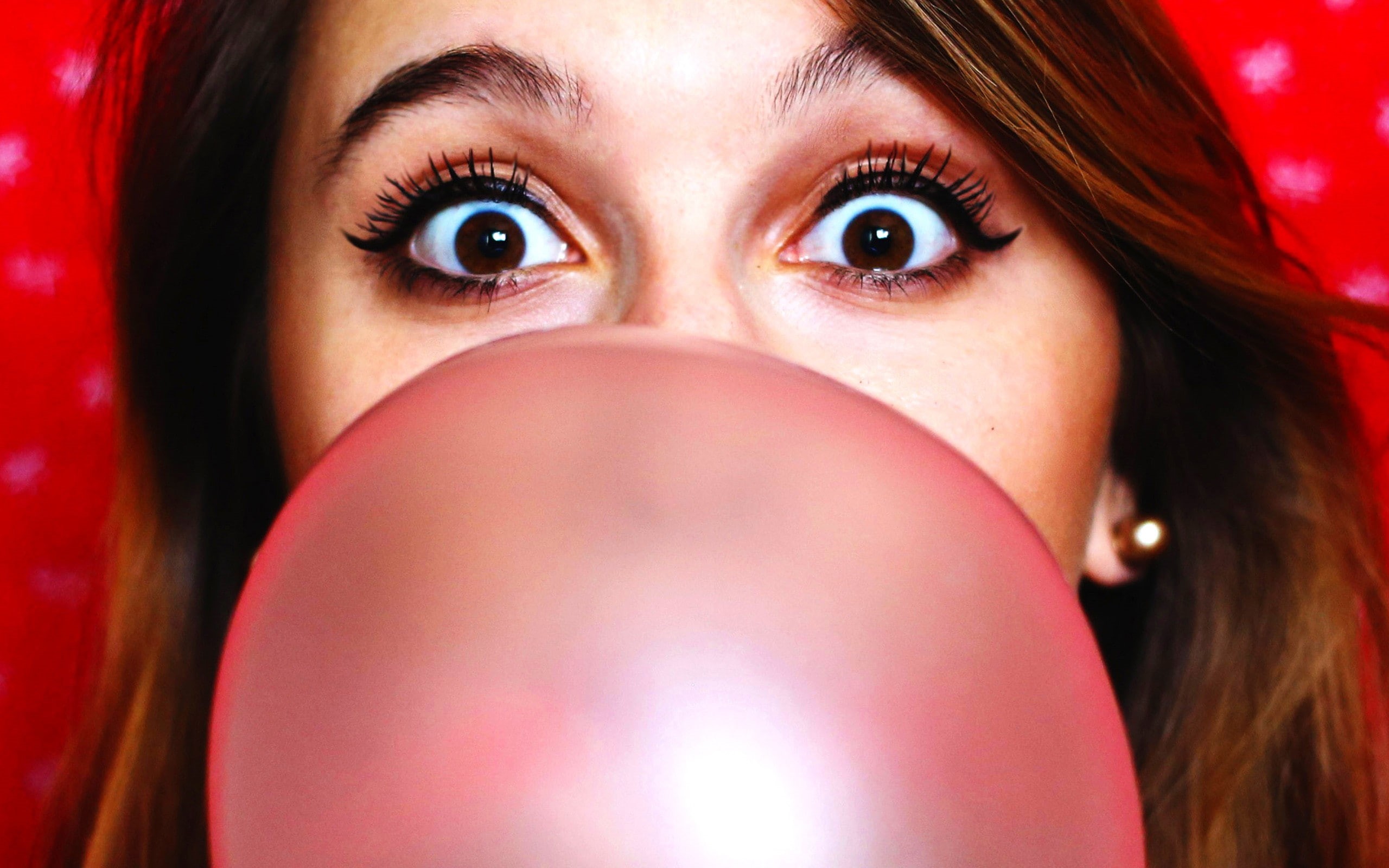 human body part, young adult, body part, eyeliner, portrait, bubble gum, one person, eyeball, brunette, eyes, human eye, teenager, indoors, young women, HD Wallpaper