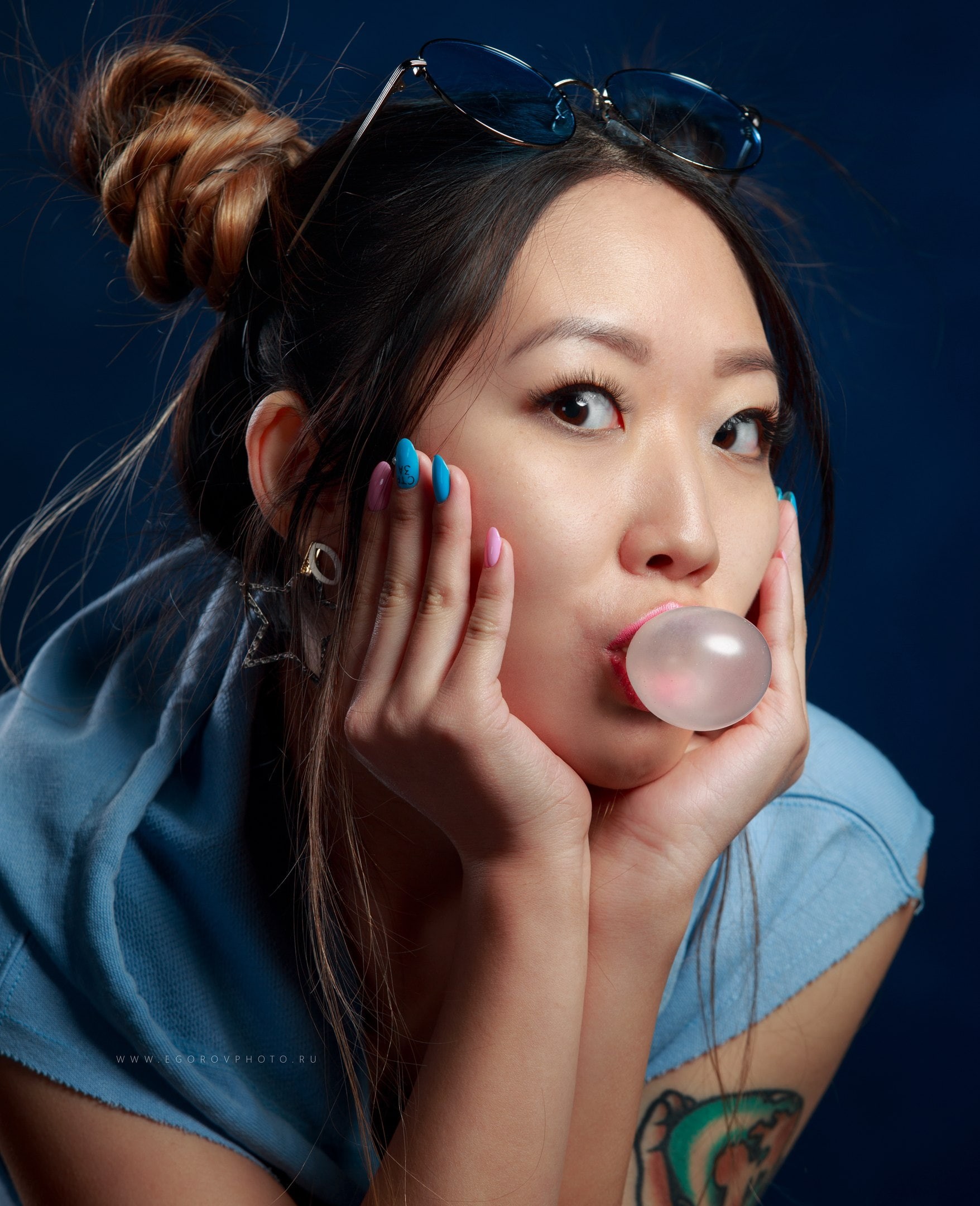 women, 1080P, face, Asian, bubble gum, painted nails, Phone HD Wallpaper