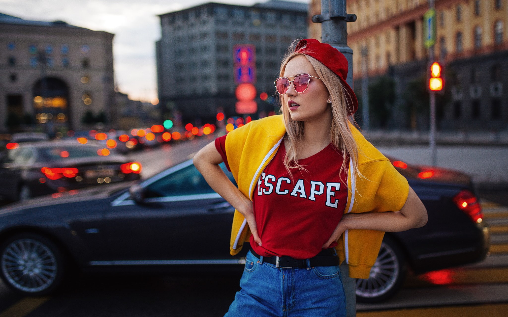 sweater, car, portrait, blonde, women outdoors, women, baseball cap, belt, bokeh, sunglasses, 1080P, jeans, HD Wallpaper