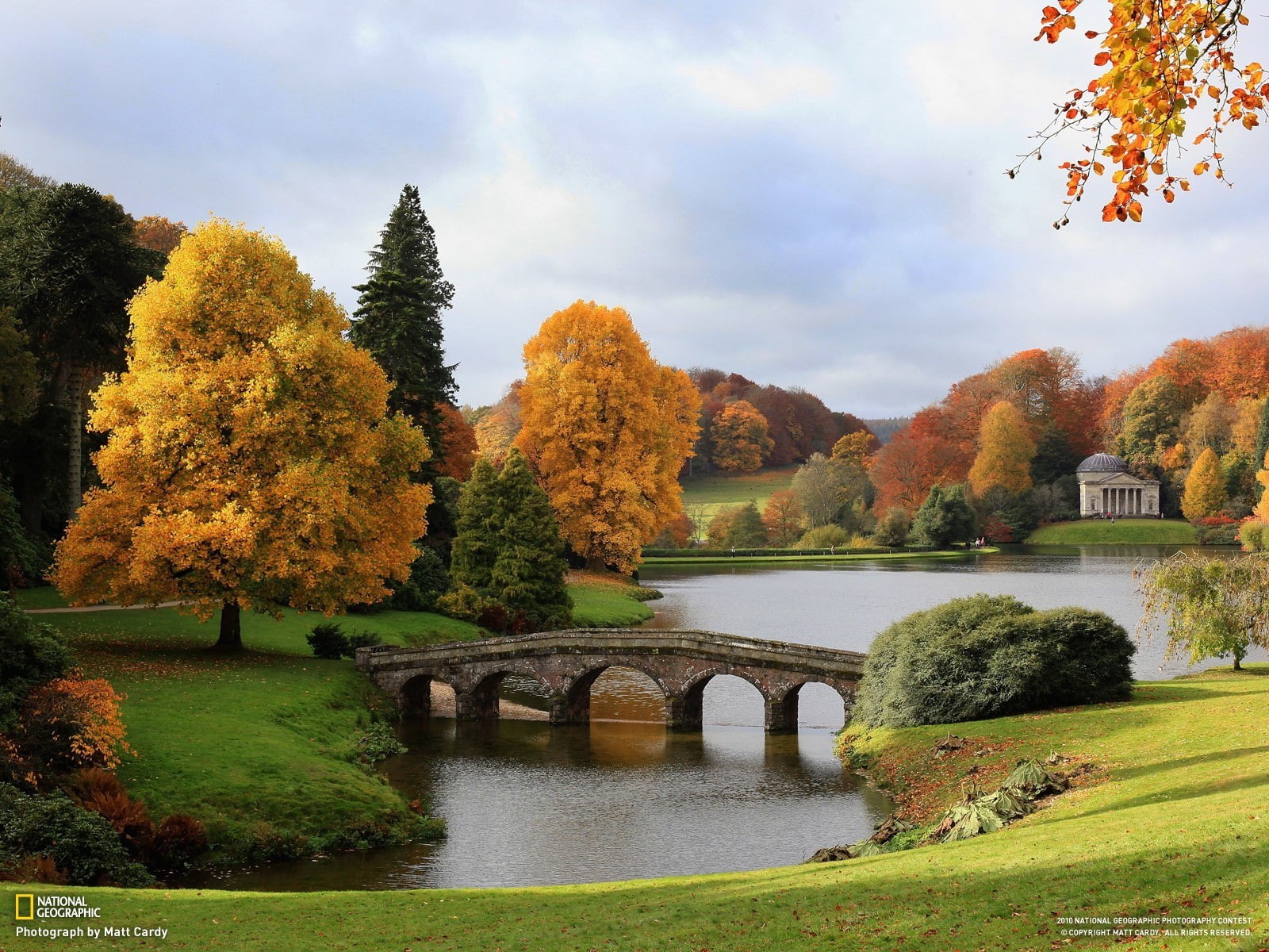 river, scenics - nature, day, bridge, change, autumn, water, arch, National Geographic, sky, England, Stourhead, no people, connection, bridge - man made structure, HD Wallpaper