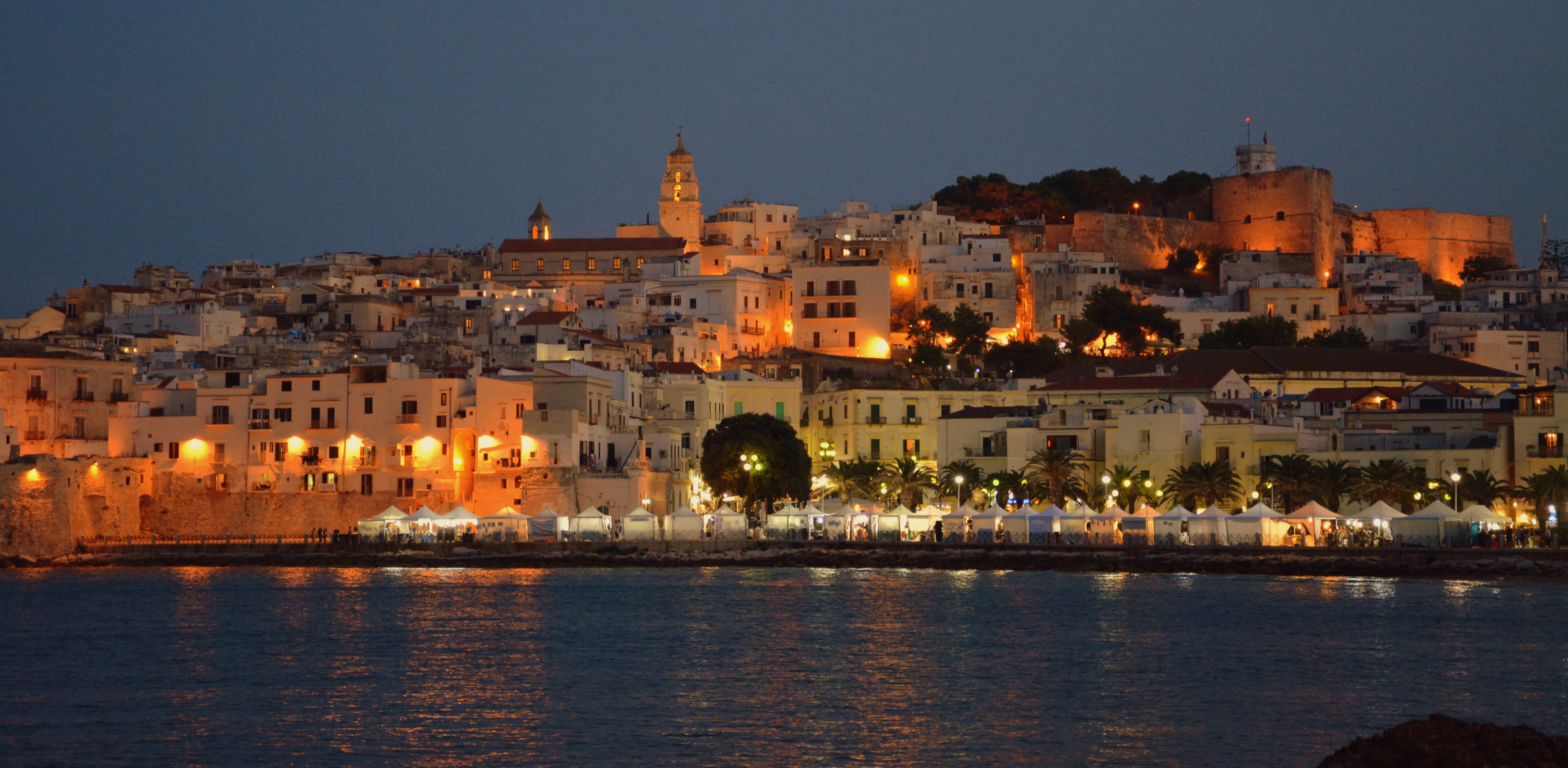 5K, reflection, lighting, vieste, sea, residential district, puglia, building exterior, night, promontory, waterfront, italy, city, architecture, water, HD Wallpaper