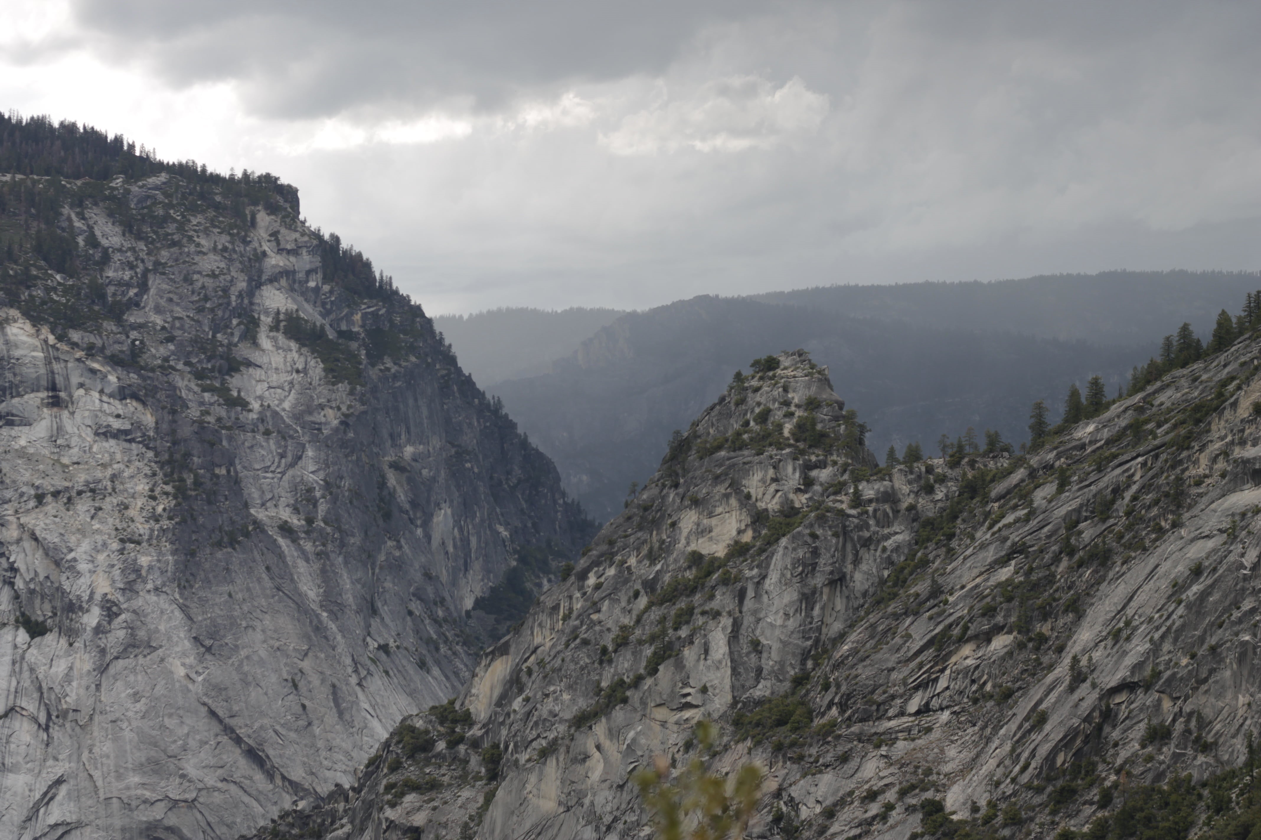 climate, sunset, summer, 4K, tree, mountains, scenic, tranquility, tourism, landscape, natural, gray, forest, daytime, granite, yosemite, tranquil scene, HD Wallpaper