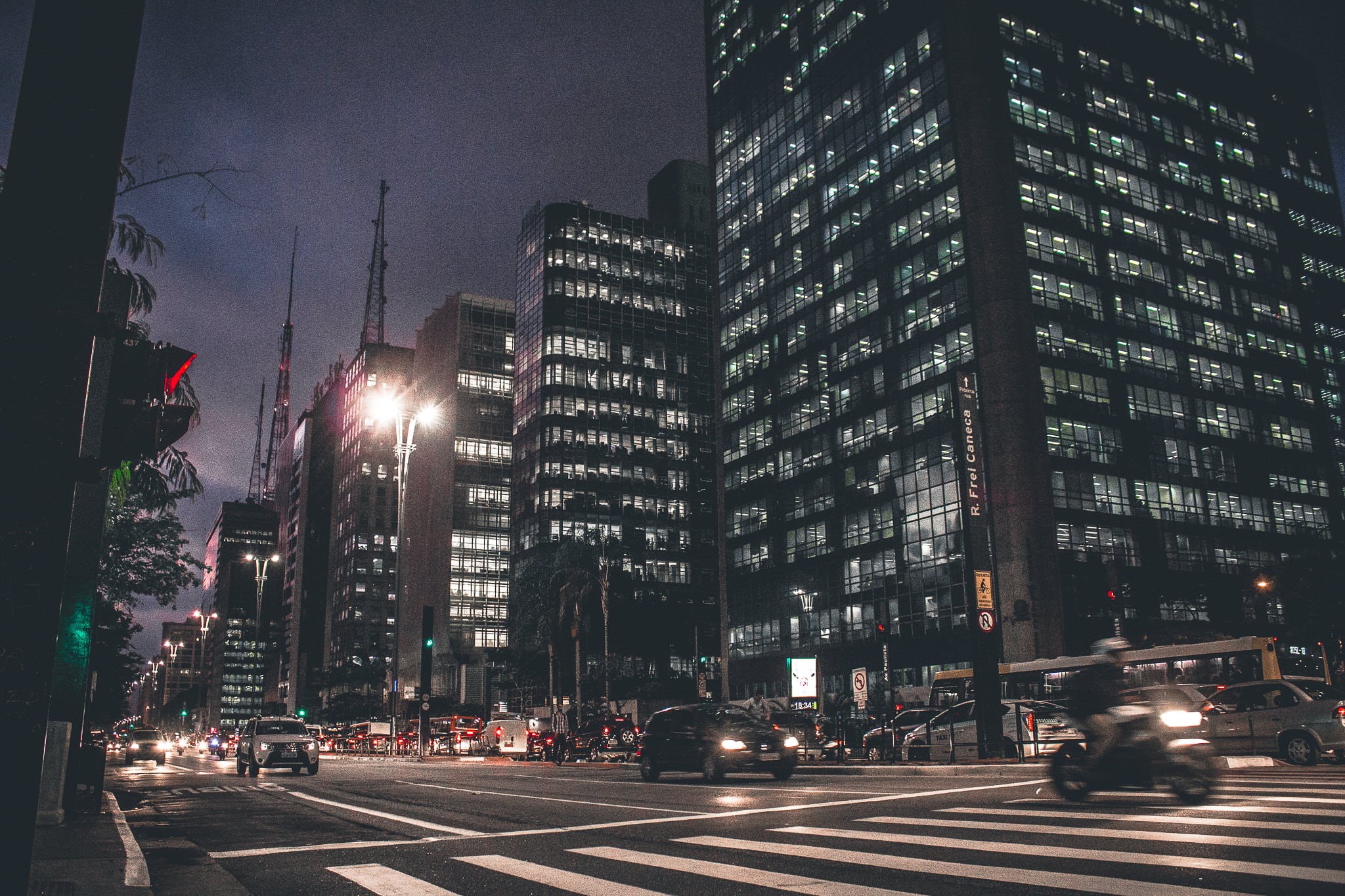 mode of transportation, sky, manhattan - New York City, travel, street light, tall - high, traffic, cars, office building exterior, car, night, pedestrian crossing, HD Wallpaper
