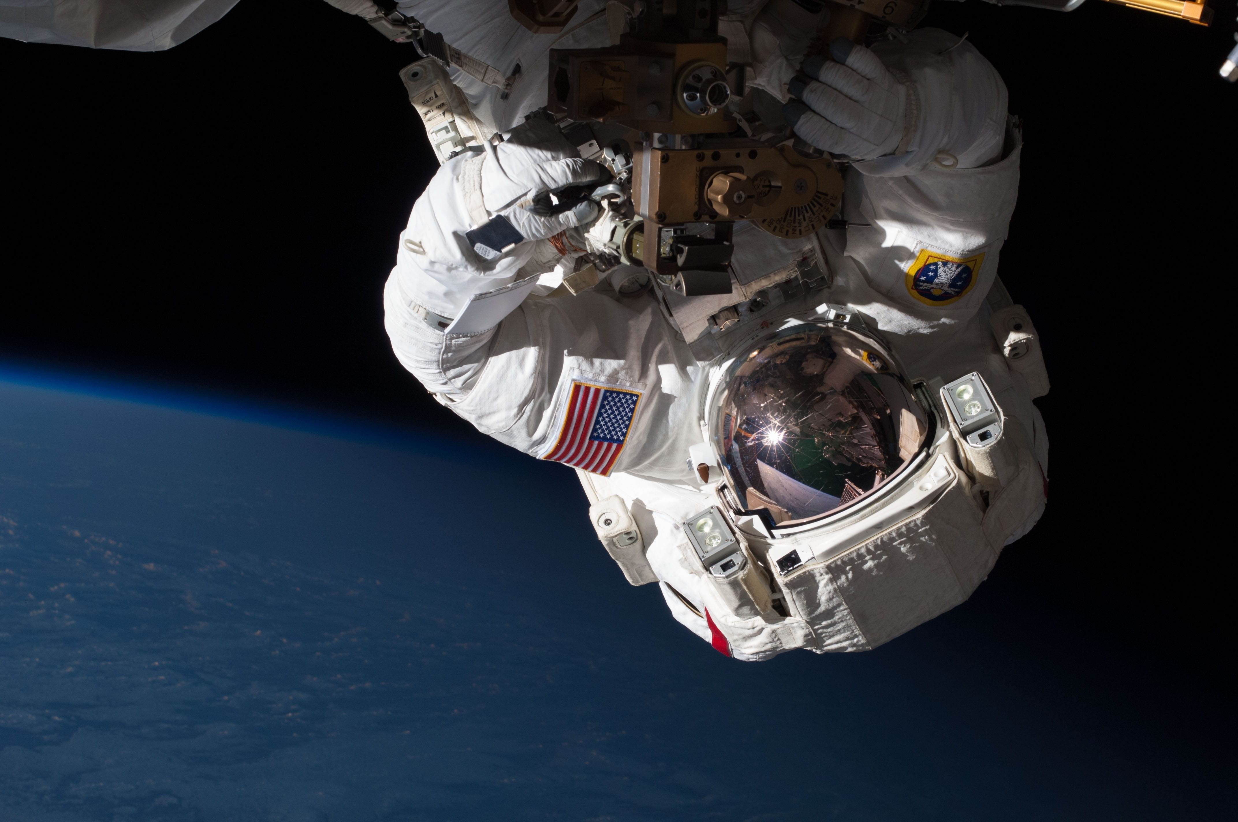maintenance, machine part, helmet, job, nature, machinery, pack, indoors, cosmos, exploration, no people, astronaut, business, floating, u, iss, planet earth, HD Wallpaper