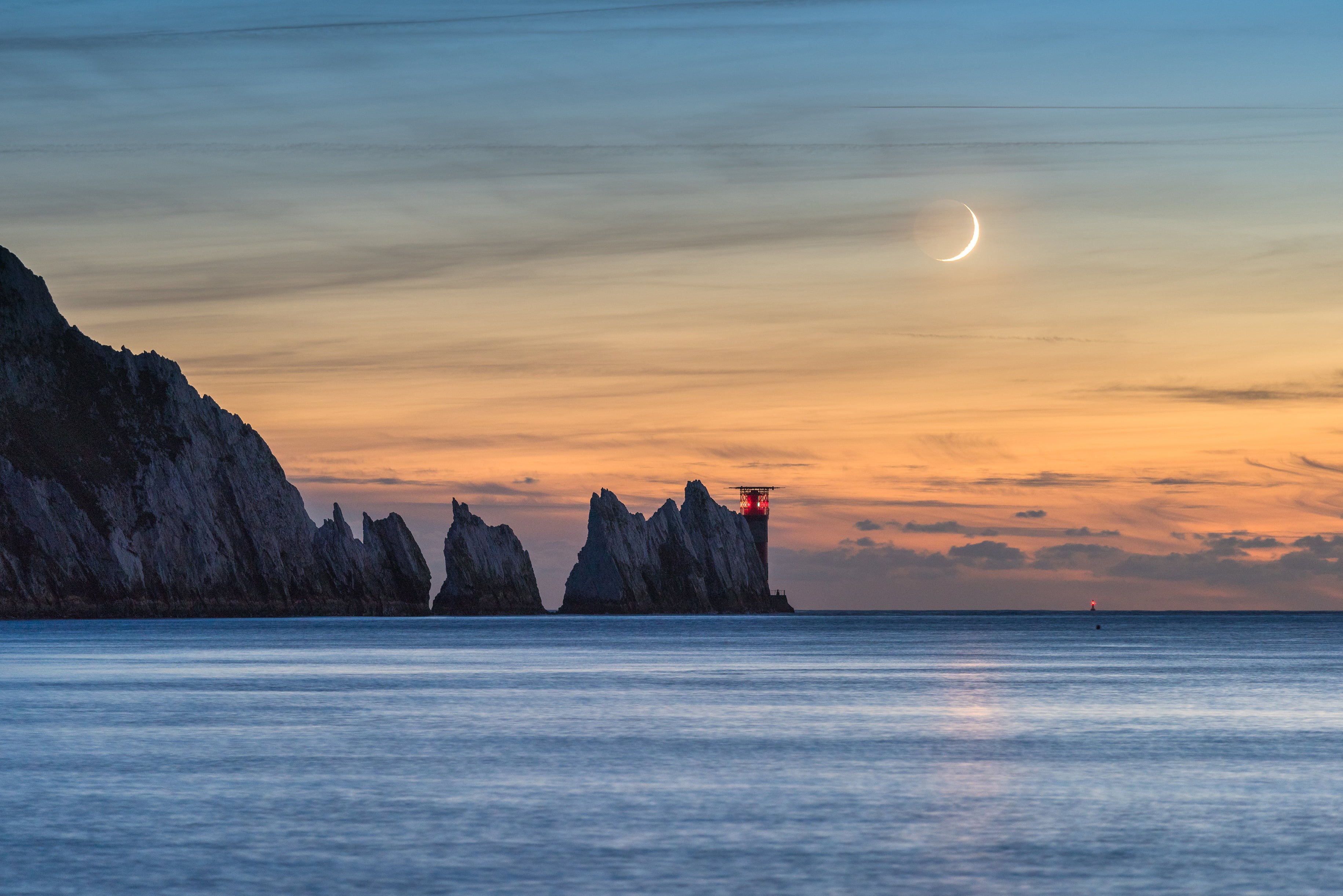 tranquil scene, UK, beauty in nature, Isle of Wight, rock, Moon, mountains, horizon over water, clouds, sunset, tranquility, landscape, white, outdoors, HD Wallpaper