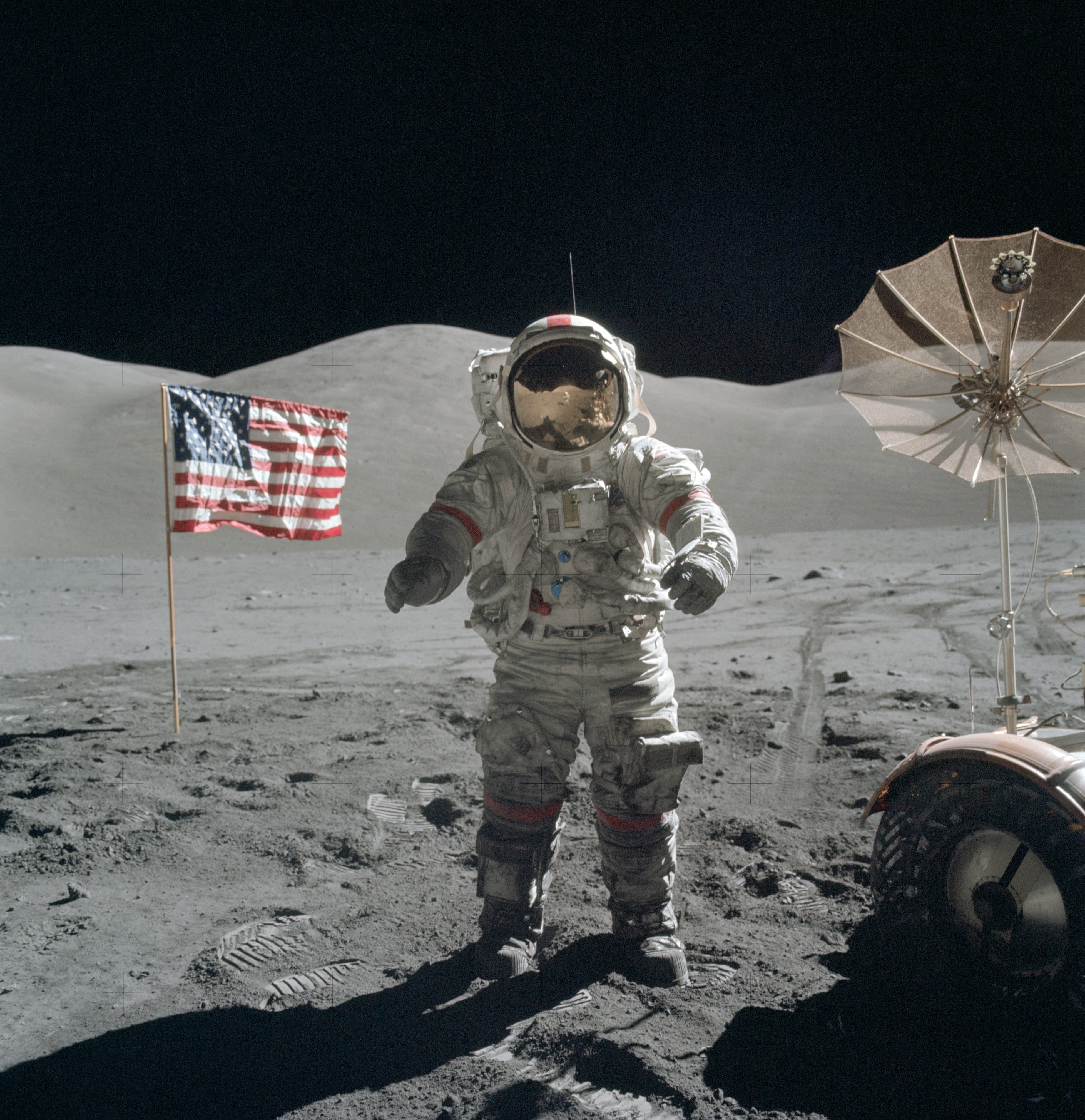 space travel, government, uSA, moon, weapon, moonbuggy, received on, technology, gene cernan, protective workwear, army, space, science, land, antenna, Phone HD Wallpaper