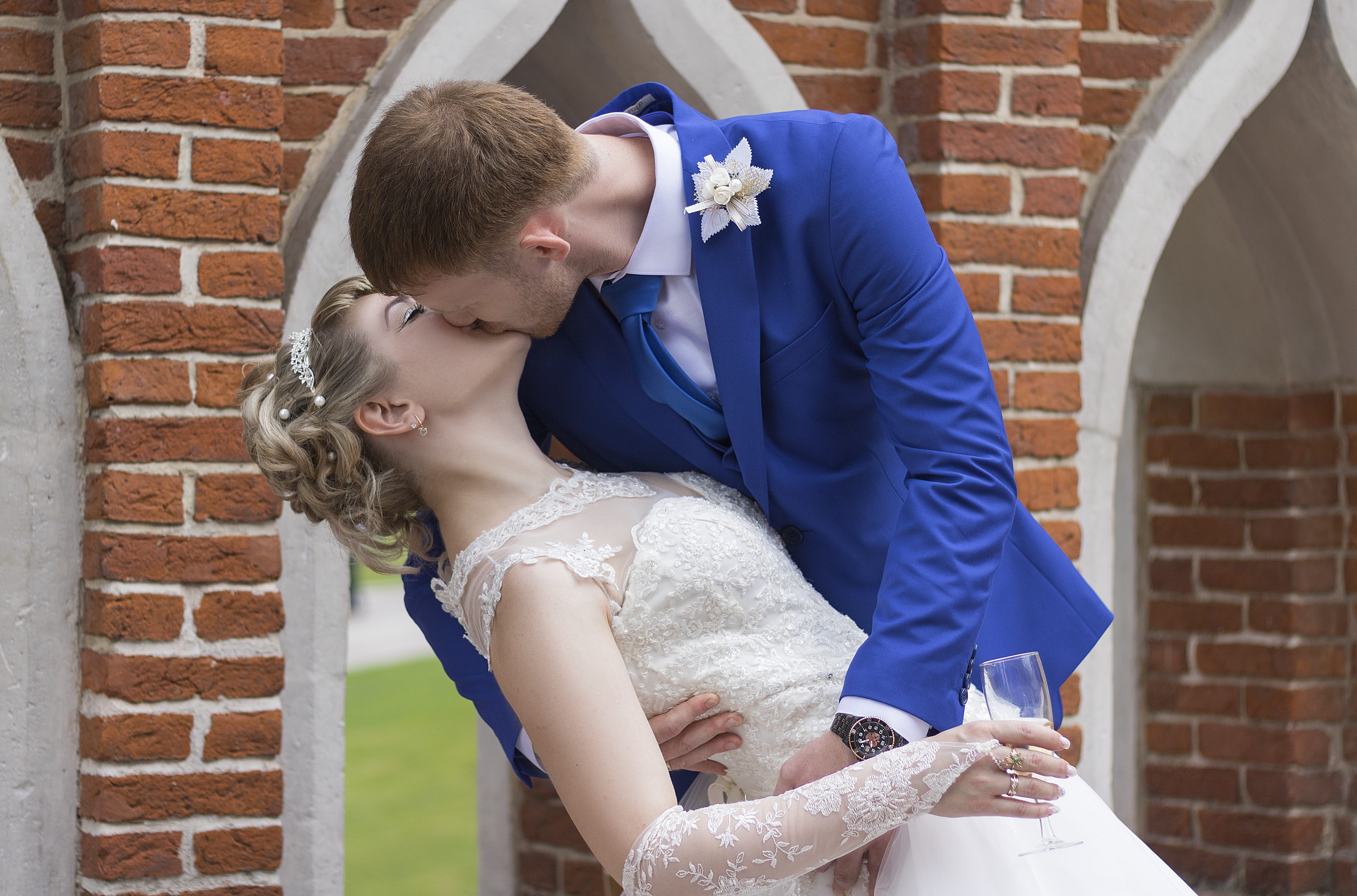 newlywed, event, couple - relationship, happiness, love, standing, bridal, groom, happy, kiss, men, togetherness, family, brick wall, holding, wife, romantic, HD Wallpaper