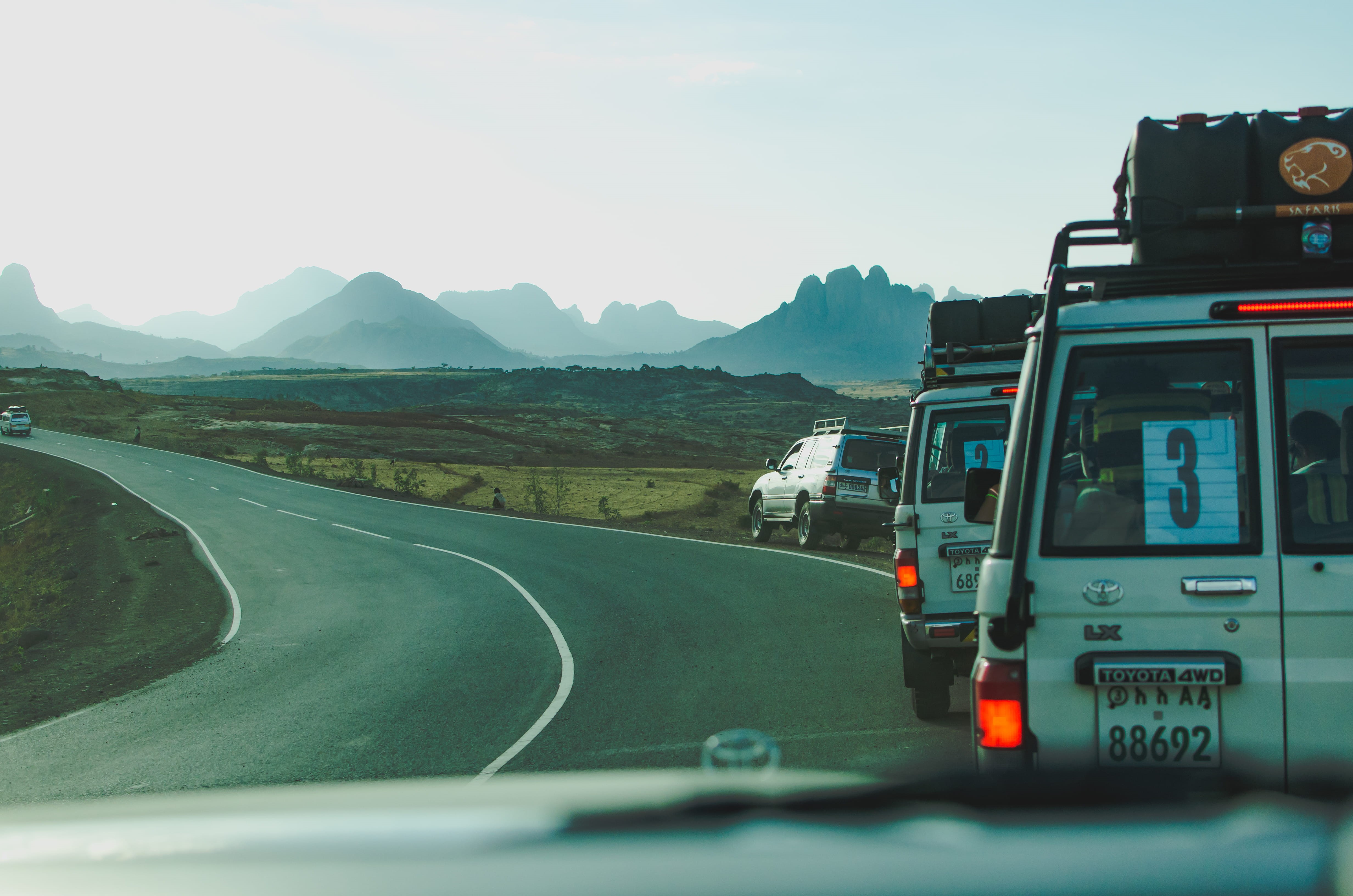 4K, mode of transportation, white, day, scenics - nature, jeep, road trip, land Vehicle, mountain range, on the move, daytime, landscape, road marking, HD Wallpaper