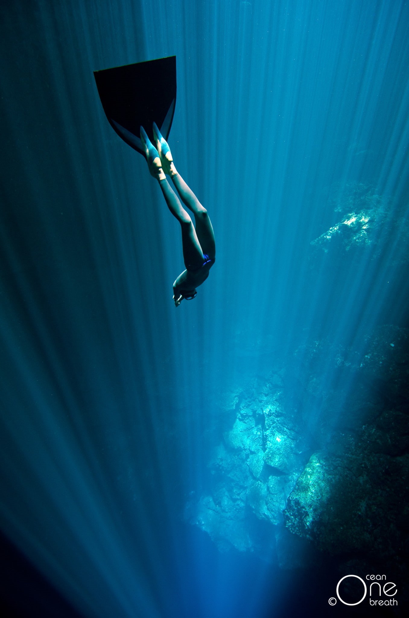 sea, one person, undersea, vitality, swimming, mid-air, adult, underwater, aquatic sport, underwater diving, nature, jumping, 1080P, excitement, young adult, Phone HD Wallpaper