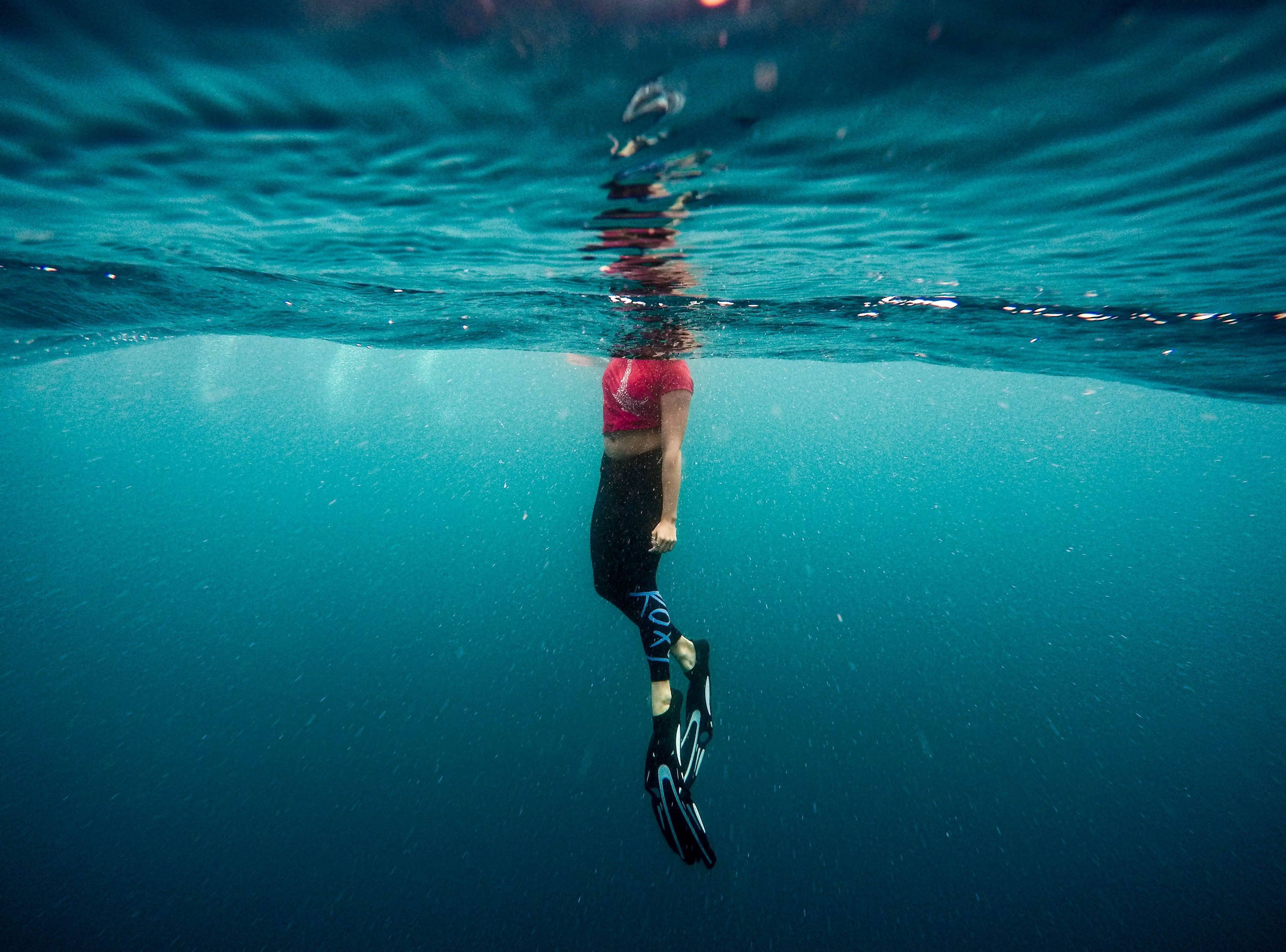 cap, snorkeling, adventure, water, woman, red, exploration, undersea, sport, motion, underwater, underwater diving, real people, clothing, lifestyles, submerge, HD Wallpaper