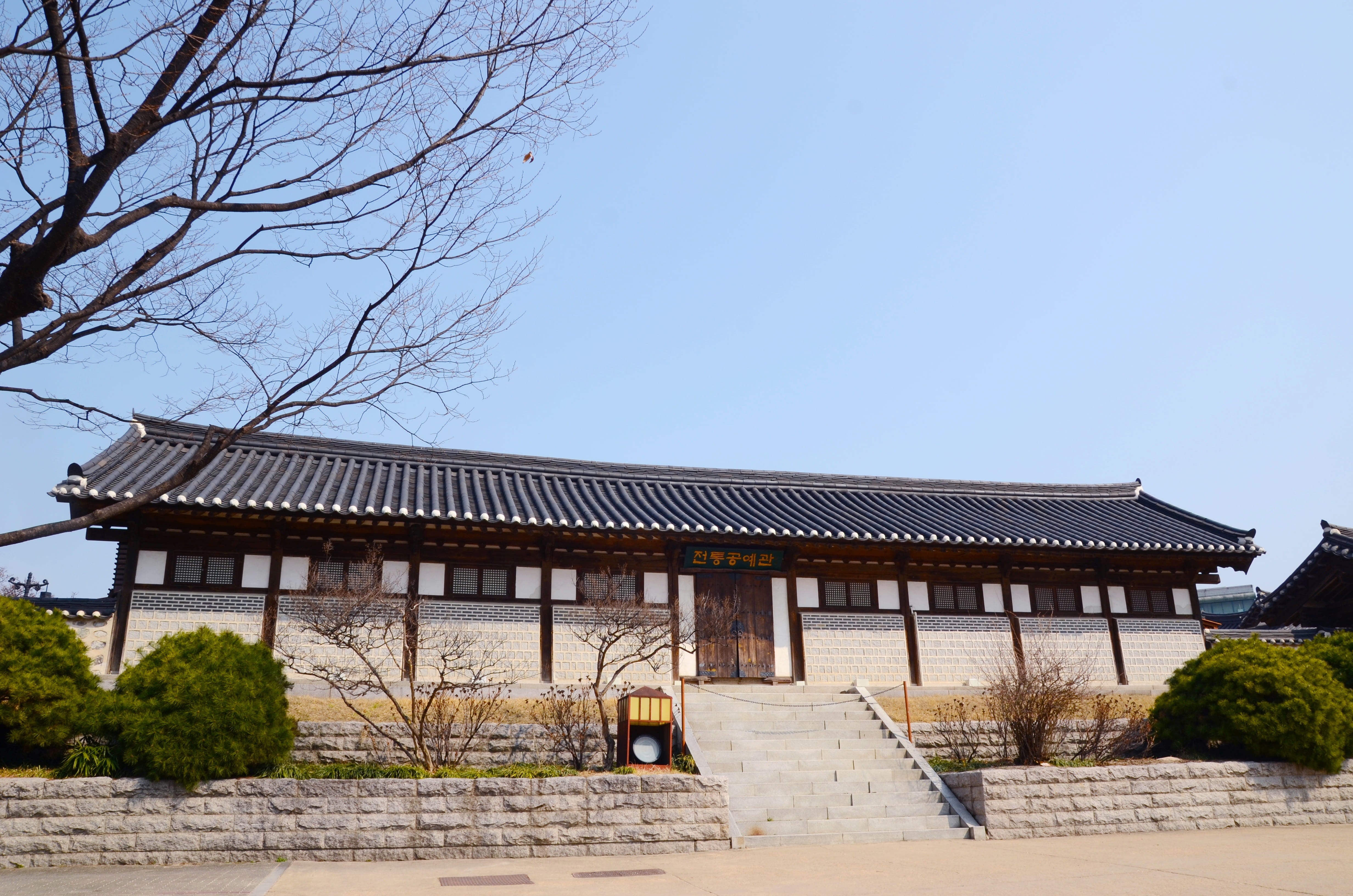 castle, sunny, roof, architecture, green, namsan hanok village, history, namsan, traditional, tree, bush, sky, home, republic of korea, copy space, building exterior, HD Wallpaper