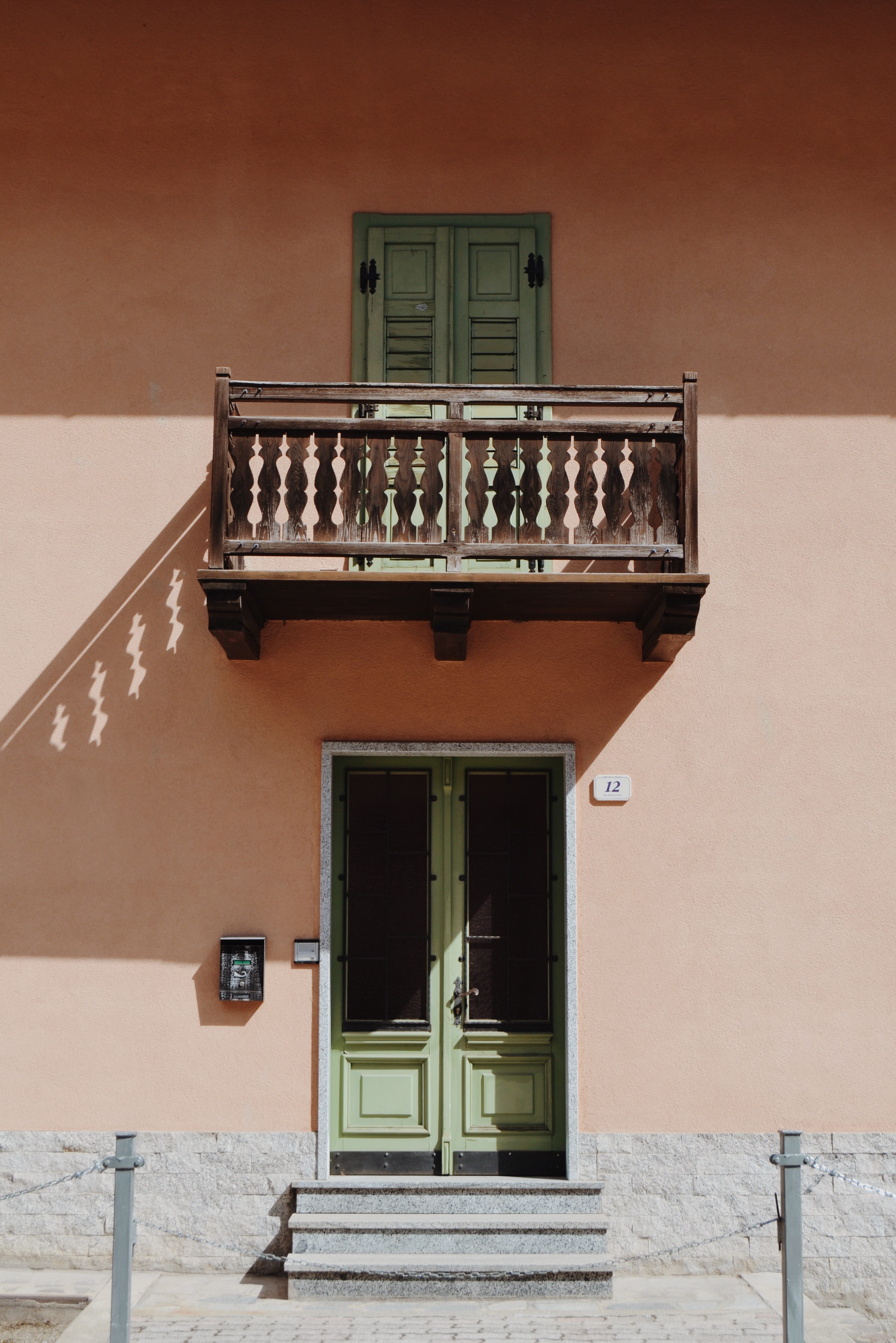 built Structure, wall, address, brown, house, town, no People, residential District, window, europe, balcony, color, building Exterior, mountain, pink, Phone HD Wallpaper