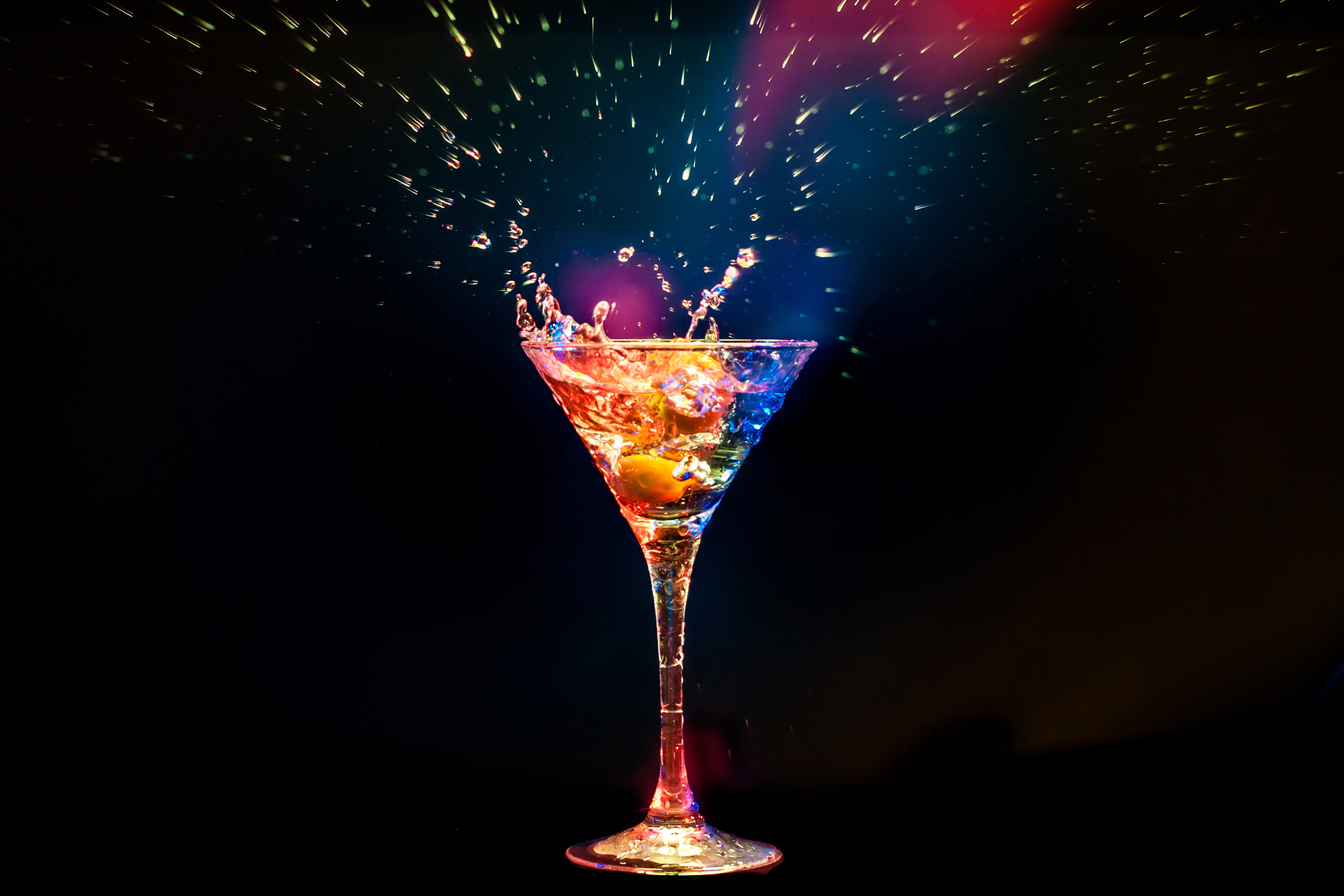 martini glass, black Color, bright, shiny, food and drink, night, indoors, vermouth, multi Colored, glass - Material, food, blue, close-up, decoration, HD Wallpaper
