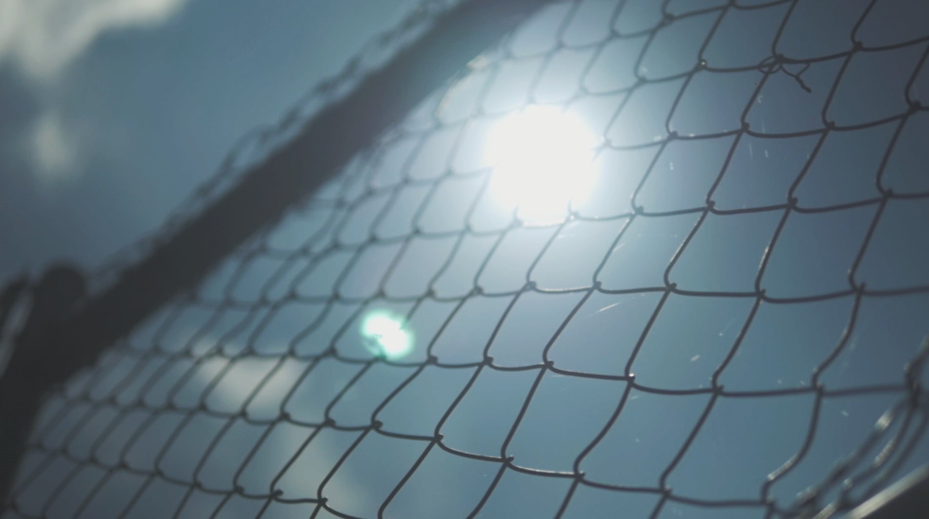 Sun, lens flare, day, sport, boundary, tennis court, sky, bright, illuminated, 720P, fence, court, sunlight, selective focus, net - sports equipment, outdoors, HD Wallpaper