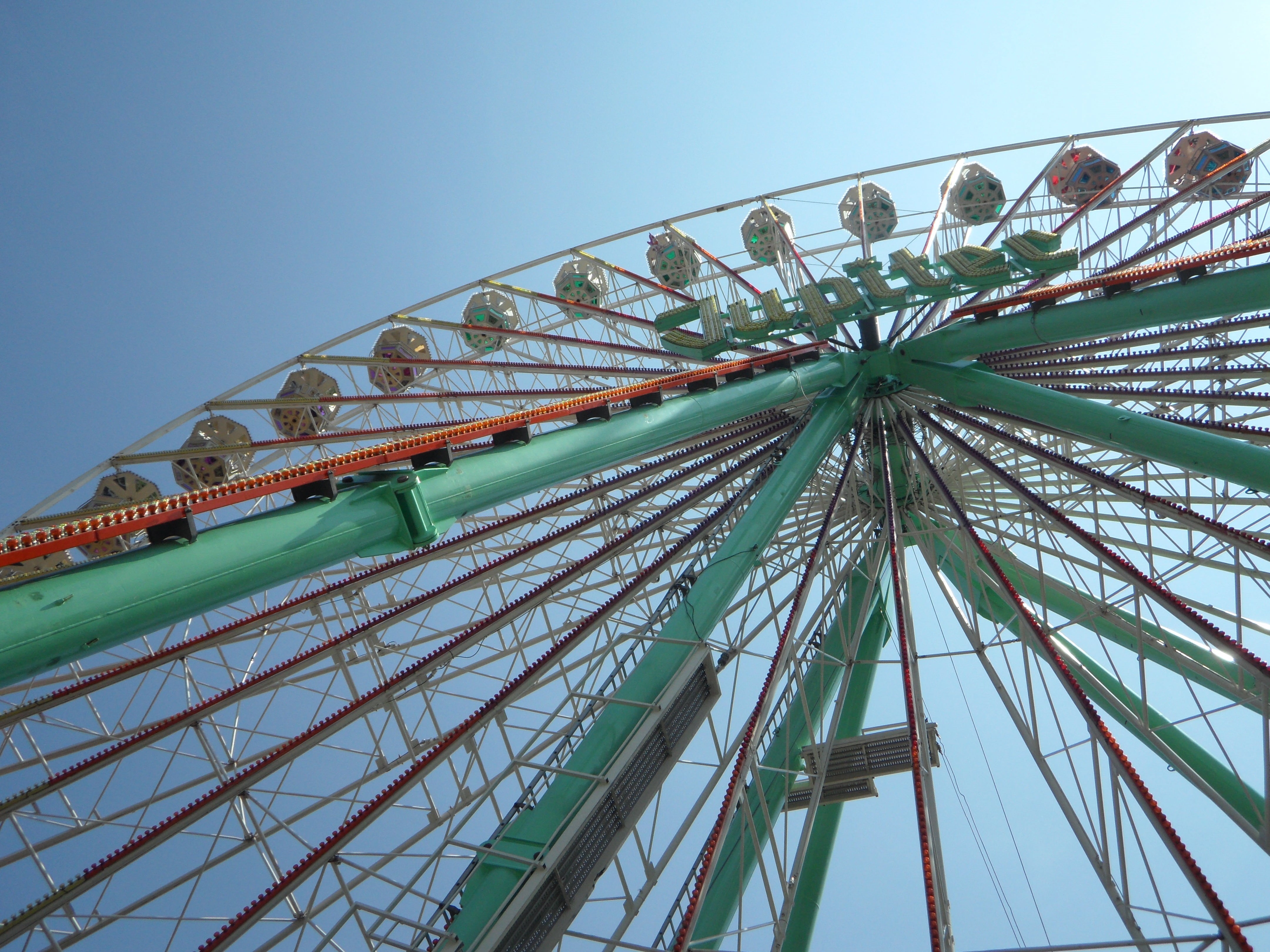 riding, outdoors, no people, rollercoaster, amusement park, jupiter, theme park, positive emotion, ferris wheel, low angle view, clear sky, sky, linkage, HD Wallpaper