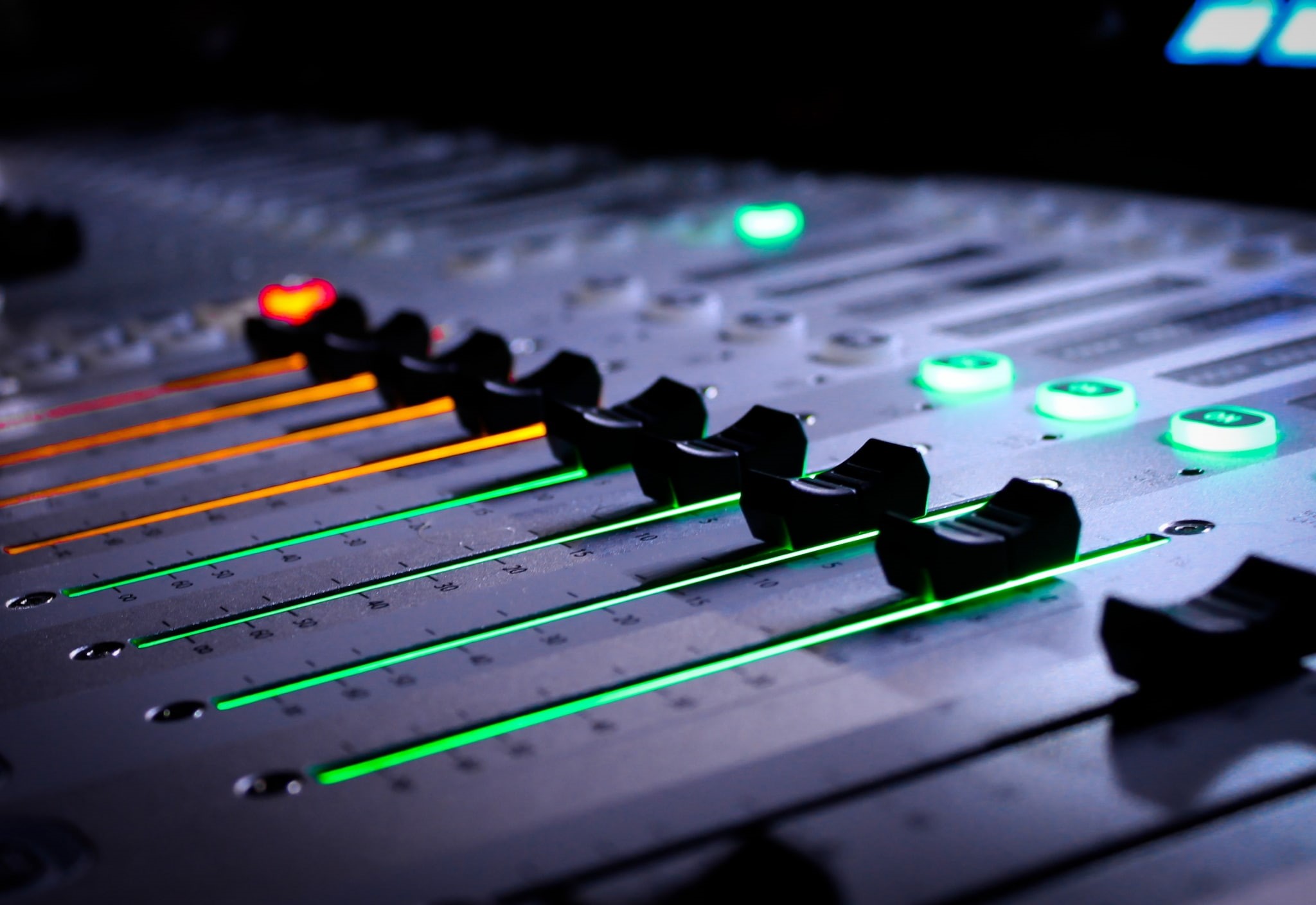 recording studio, illuminated, selective focus, 1080P, control, light - natural phenomenon, arts culture and entertainment, nightlife, music pictures for large desktop, HD Wallpaper
