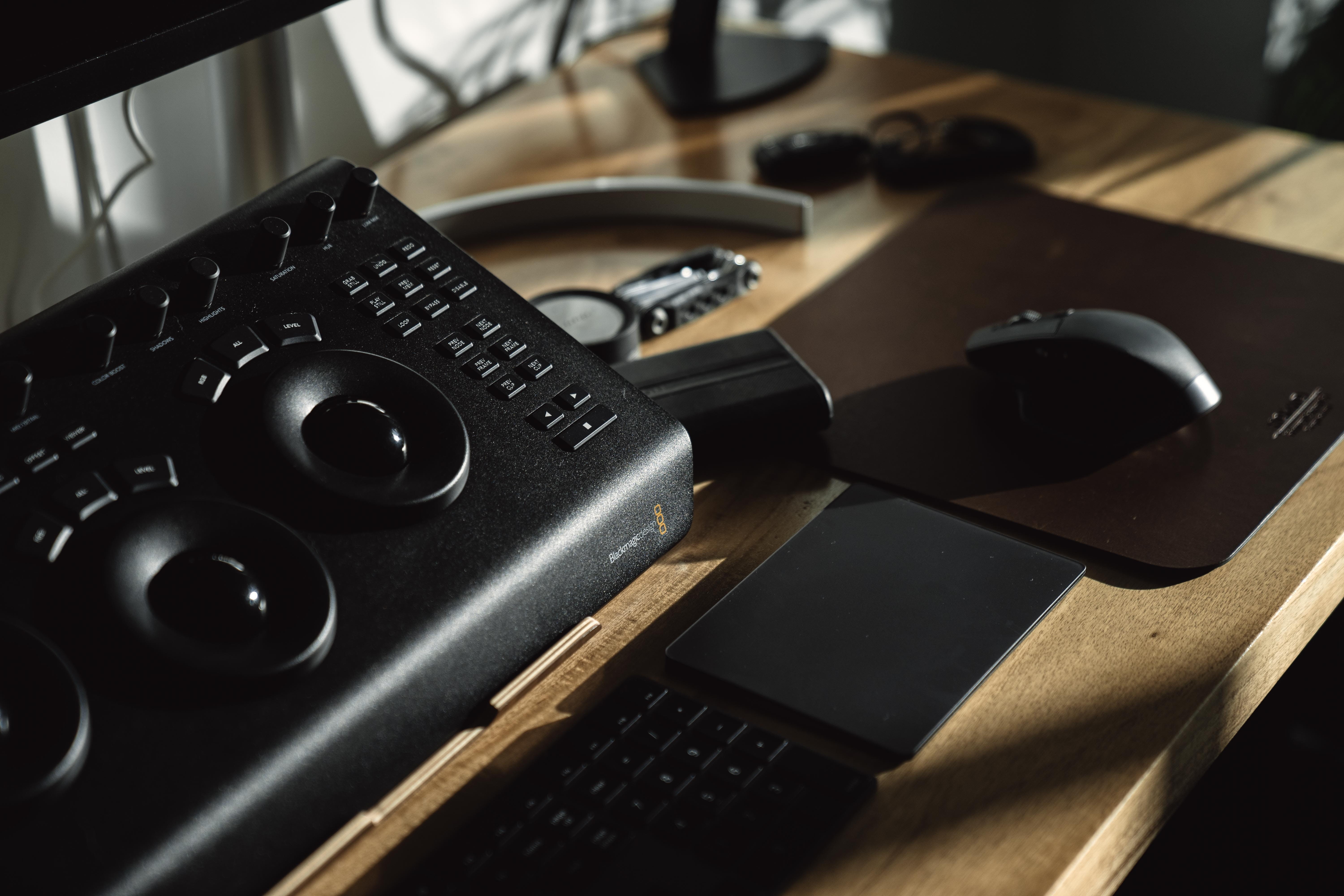 electronics, photography themes, connection, red camera, indoors, technology, video gaming, furniture, blackmagic design, no people, mouse, table, computer hardware, HD Wallpaper