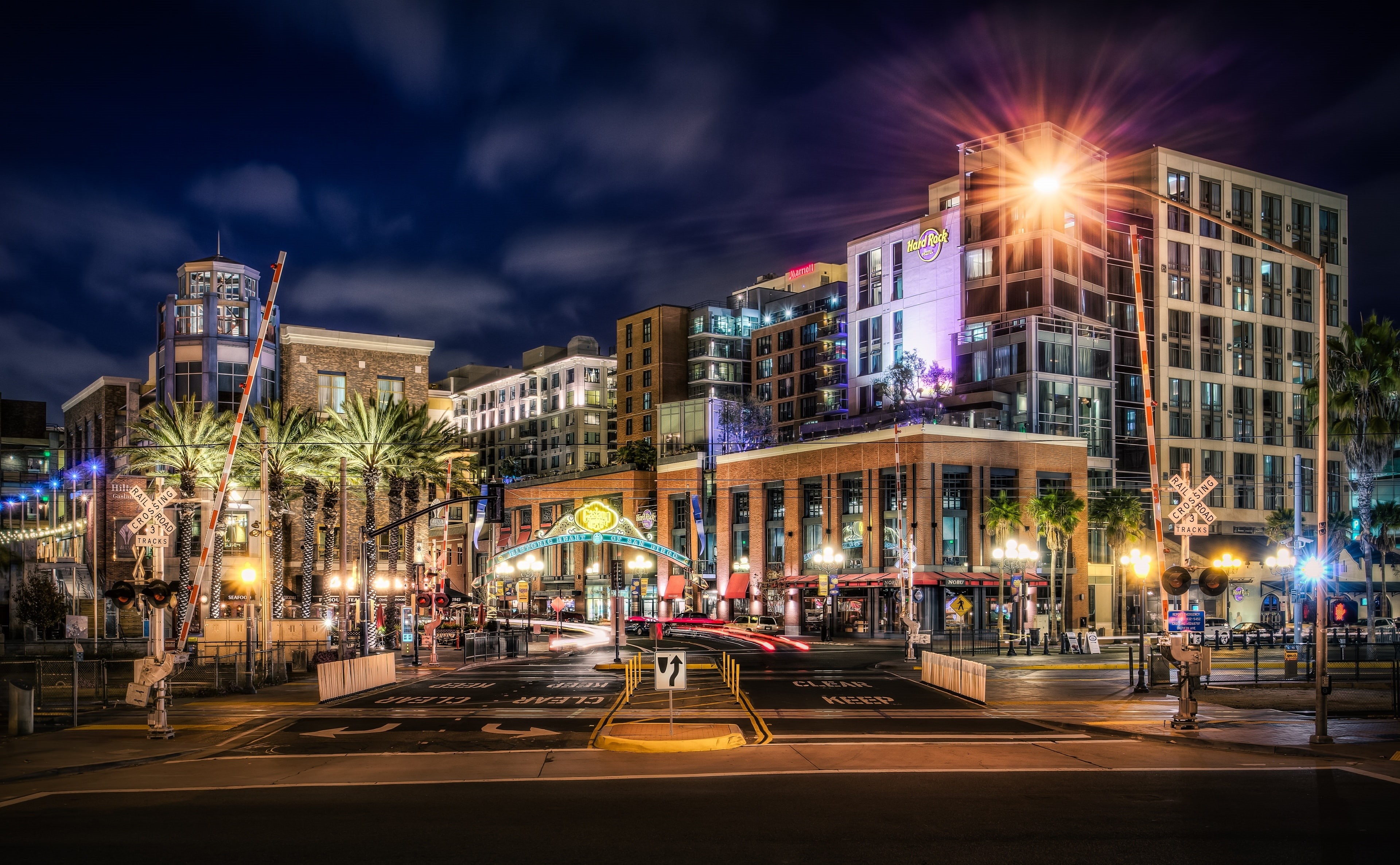 gaslampquarter, 5thavenue, Quarter, Mark, transportation, Gaslamp, incidental people, California, city street, gaslampsign, building exterior, residential district, HD Wallpaper