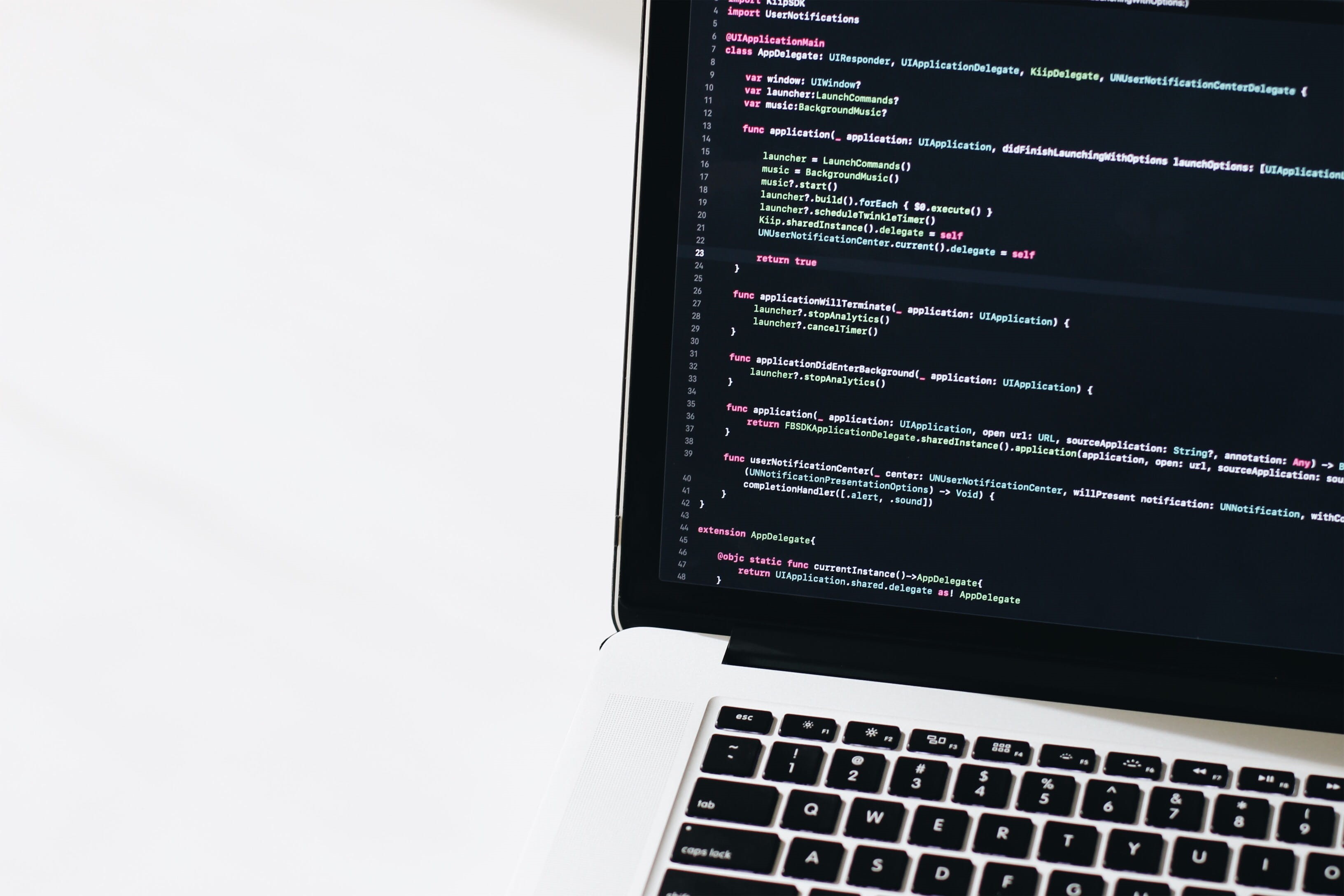 copy space, wireless technology, minimal, computer language, turned, connection, computer, app, dark mode, no people, ios development, studio shot, technology, HD Wallpaper